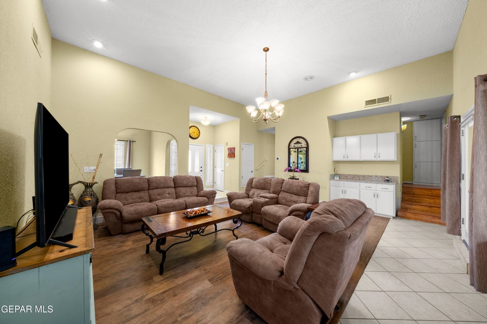 El Paso, Texas, 79912, United States, 4 Bedrooms Bedrooms, ,2 BathroomsBathrooms,Residential,For Sale,1921658