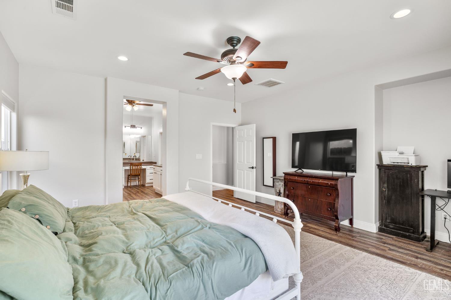 Bakersfield, California, 93312, United States, 3 Bedrooms Bedrooms, ,2 BathroomsBathrooms,Residential,For Sale,1989296