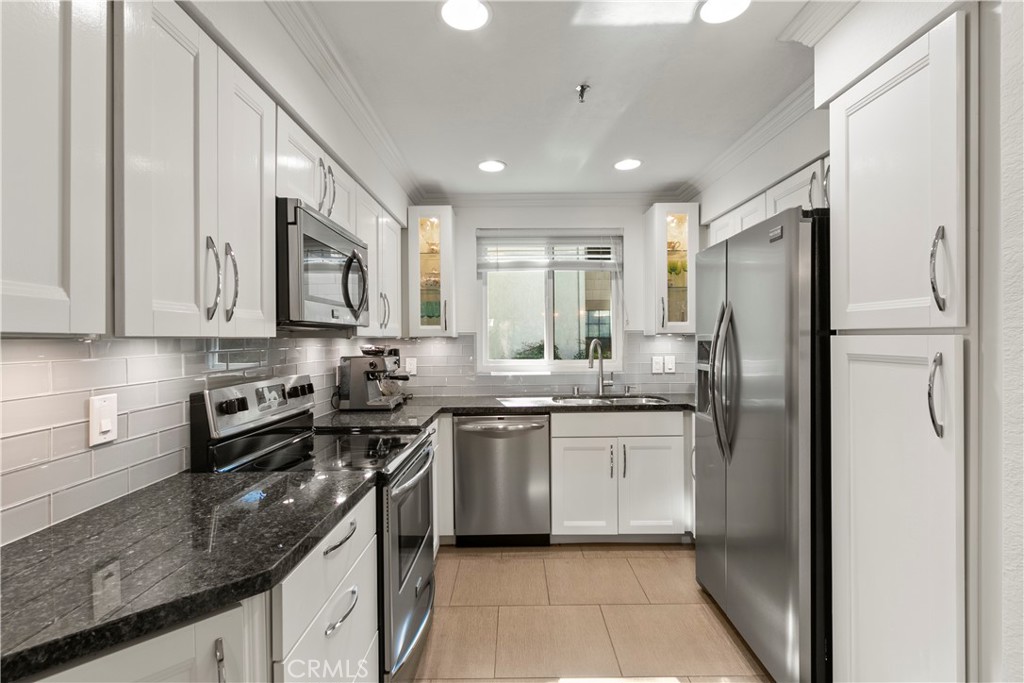 Laguna Hills, California, 92656, United States, 2 Bedrooms Bedrooms, ,2 BathroomsBathrooms,Residential,For Sale,1988360