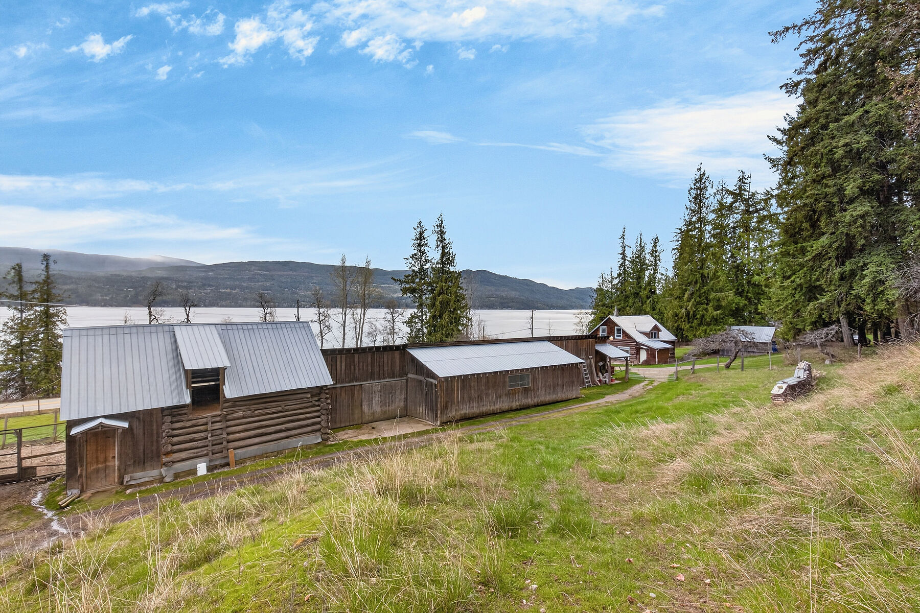  Own A Piece of Shuswap History - 物件實景