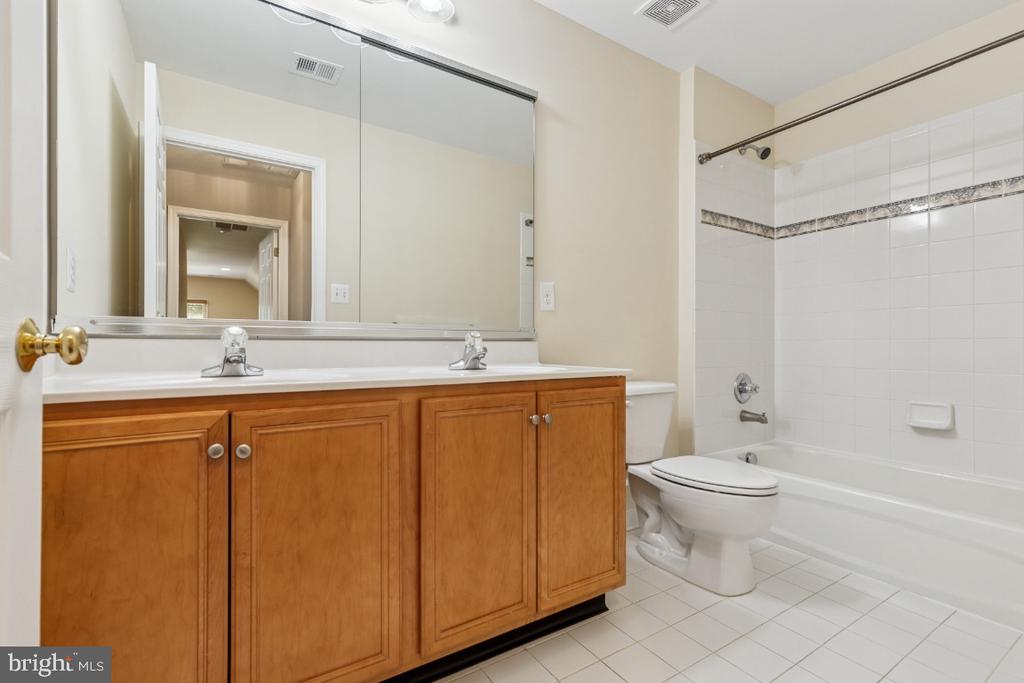 Ashburn, Virginia, 20147, United States, 5 Bedrooms Bedrooms, ,6 BathroomsBathrooms,Residential,For Sale,1839490