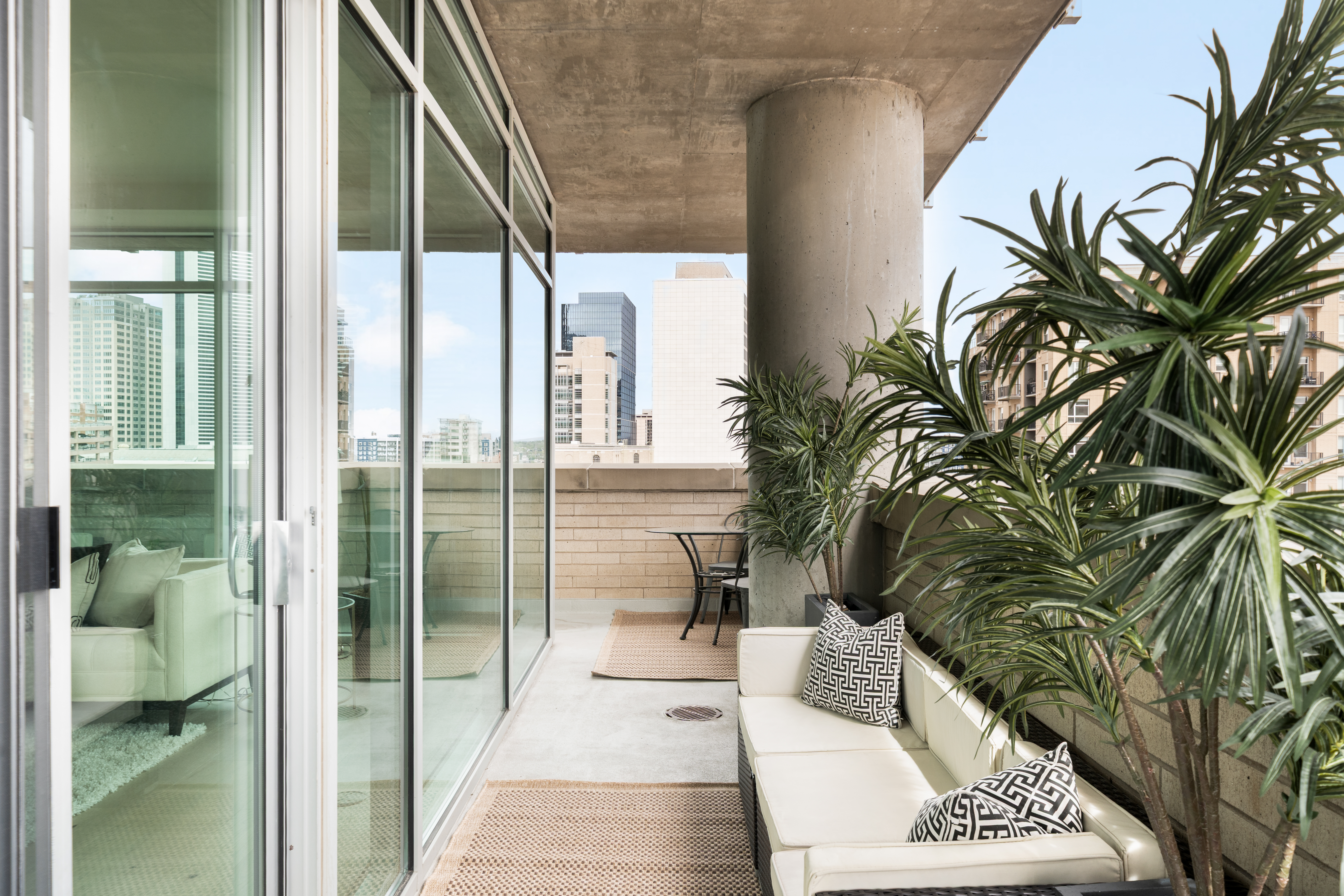  Arguably One of the Finest Condominium Opportunities Under $900,000 in Downtown - 物件實景