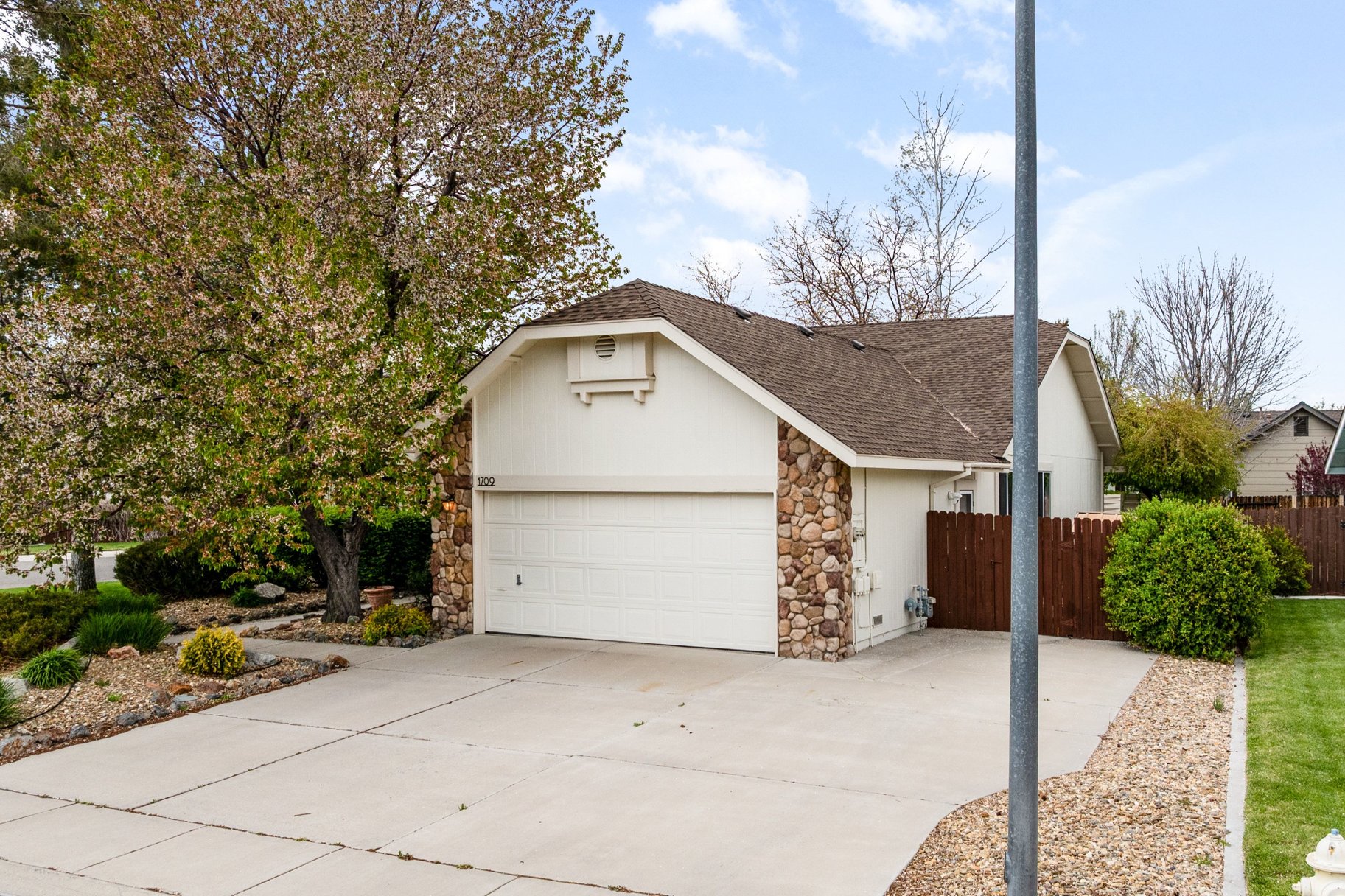  Windhaven Home with Designer Kitchen and Extensive Upgrades - 物件實景