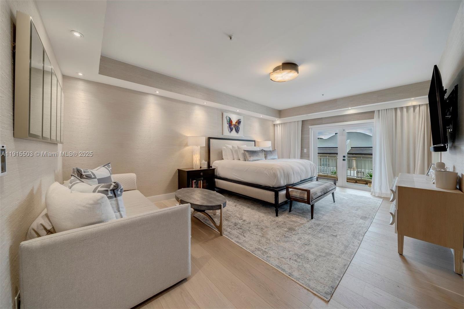 Miami Beach, Florida, 33139, United States, 3 Bedrooms Bedrooms, ,3 BathroomsBathrooms,Residential,For Sale,1996071