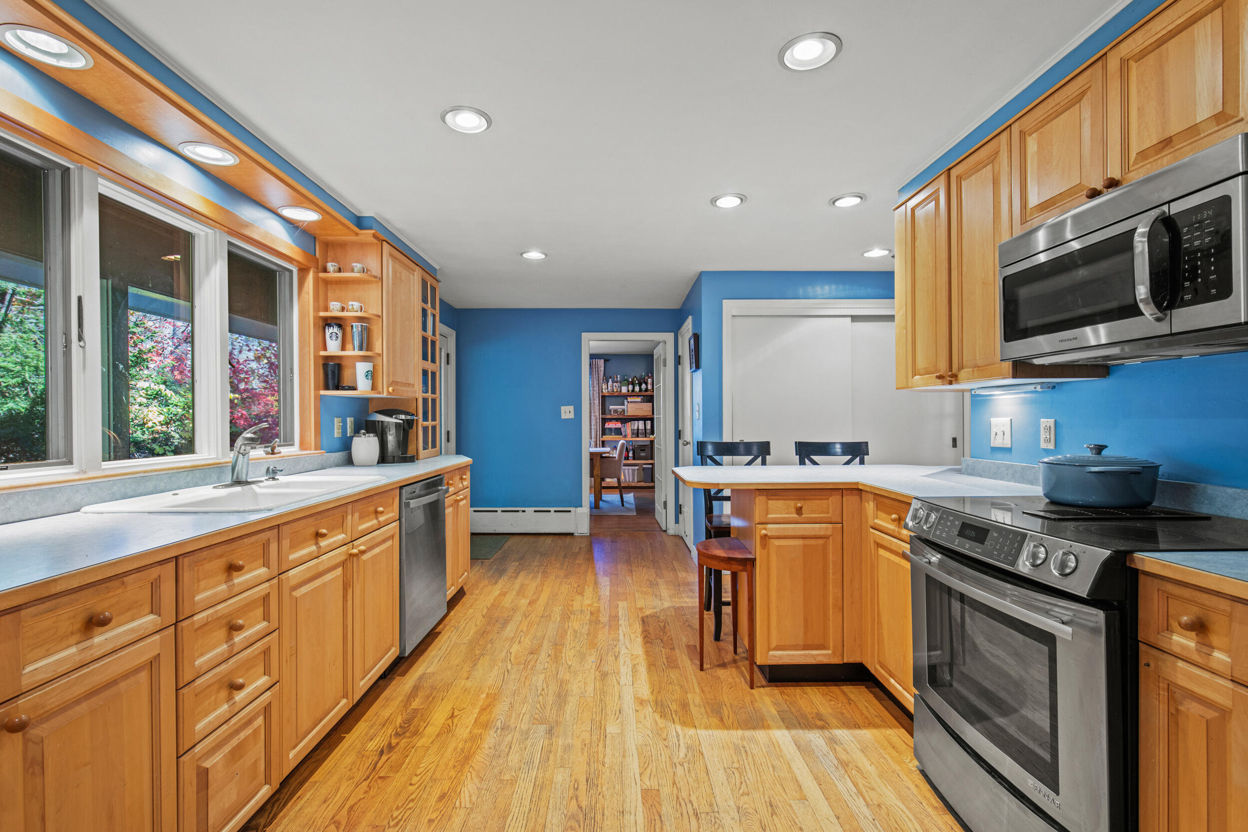 Portland, Maine, 04103, United States, 4 Bedrooms Bedrooms, ,2 BathroomsBathrooms,Residential,For Sale,1988552