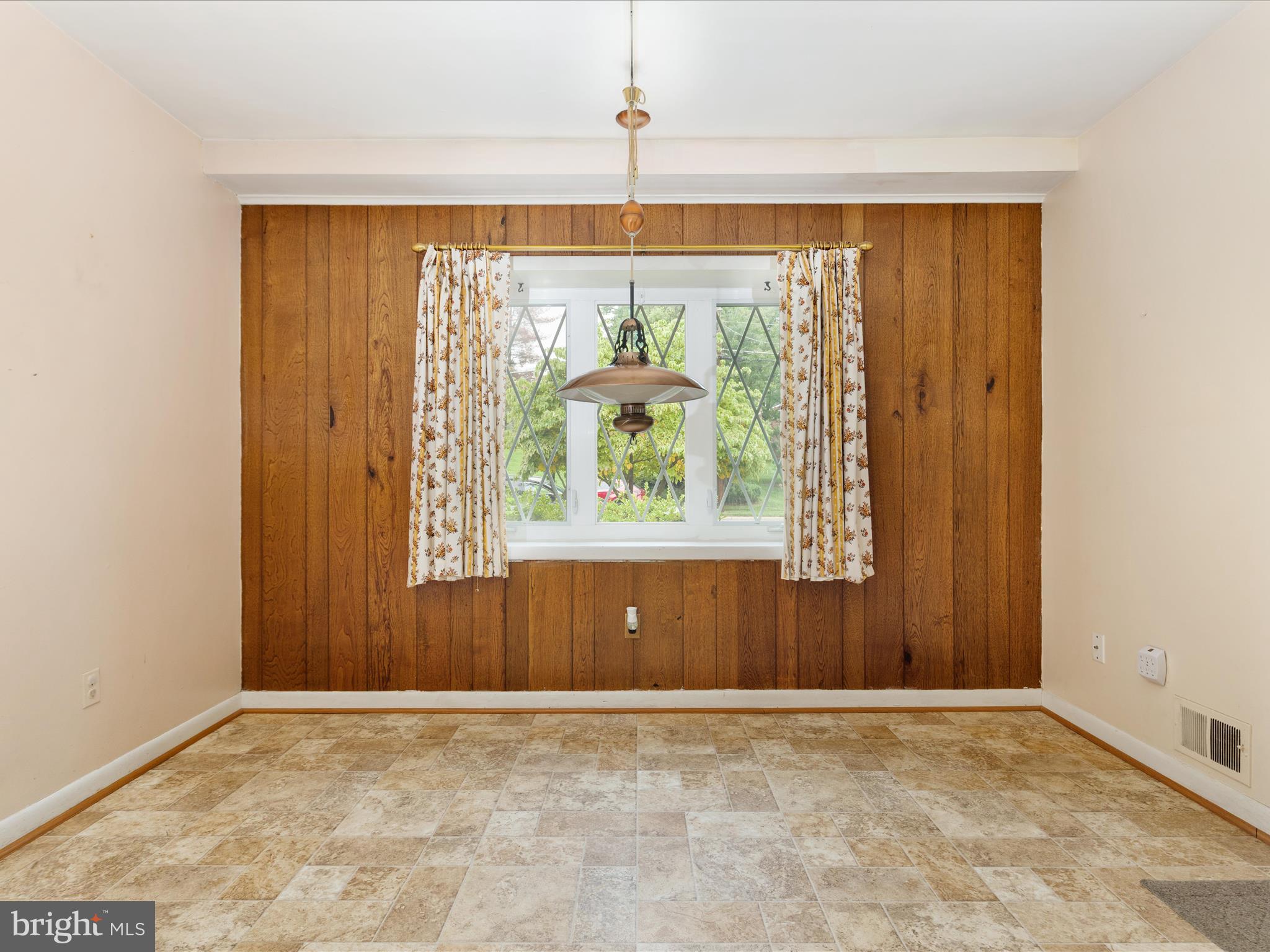 Falls Church, Virginia, 22043, United States, ,Residential,For Sale,1914114