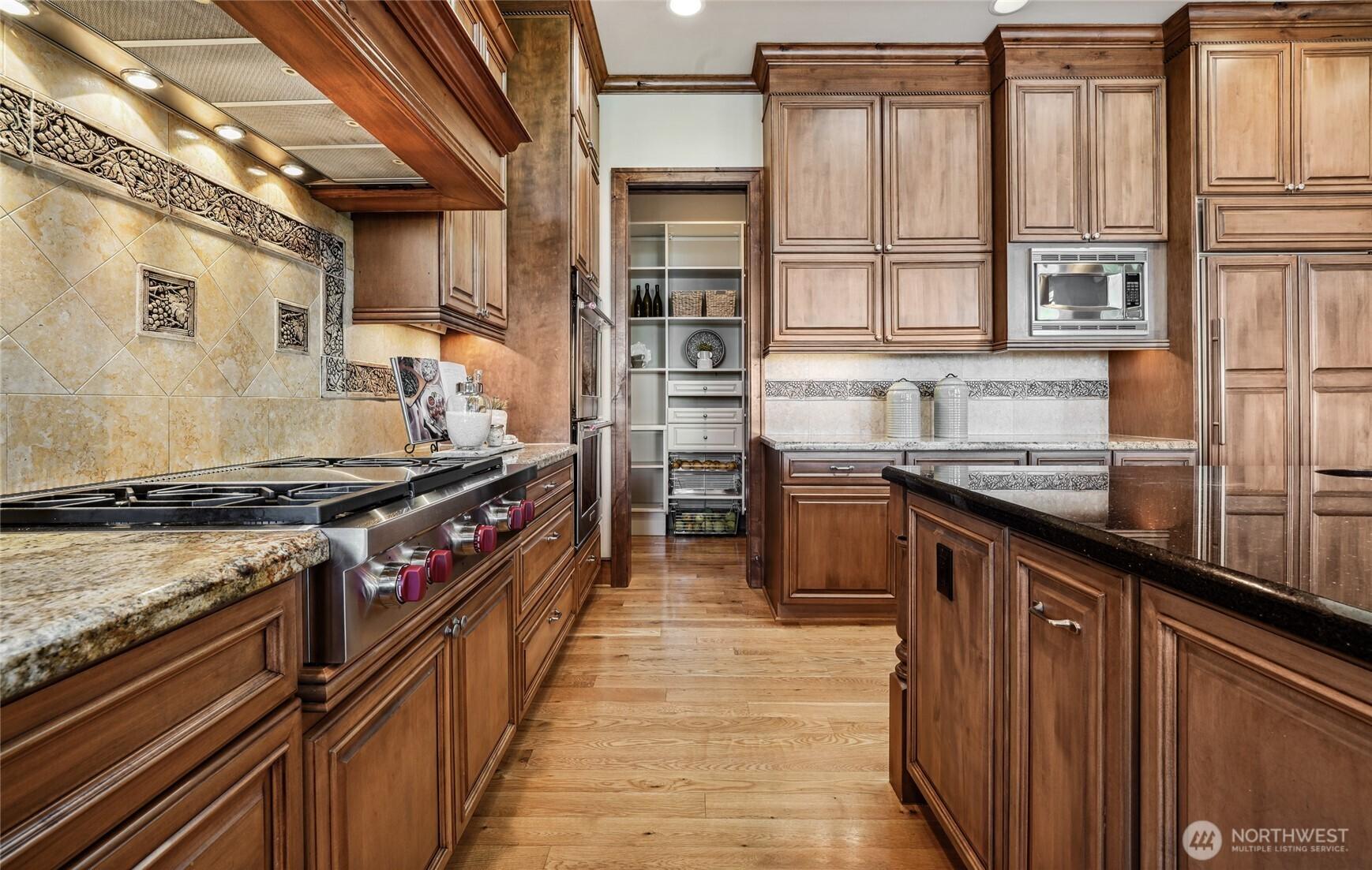 BELLEVUE, Washington, 98006, United States, 4 Bedrooms Bedrooms, ,6 BathroomsBathrooms,Residential,For Sale,1876137