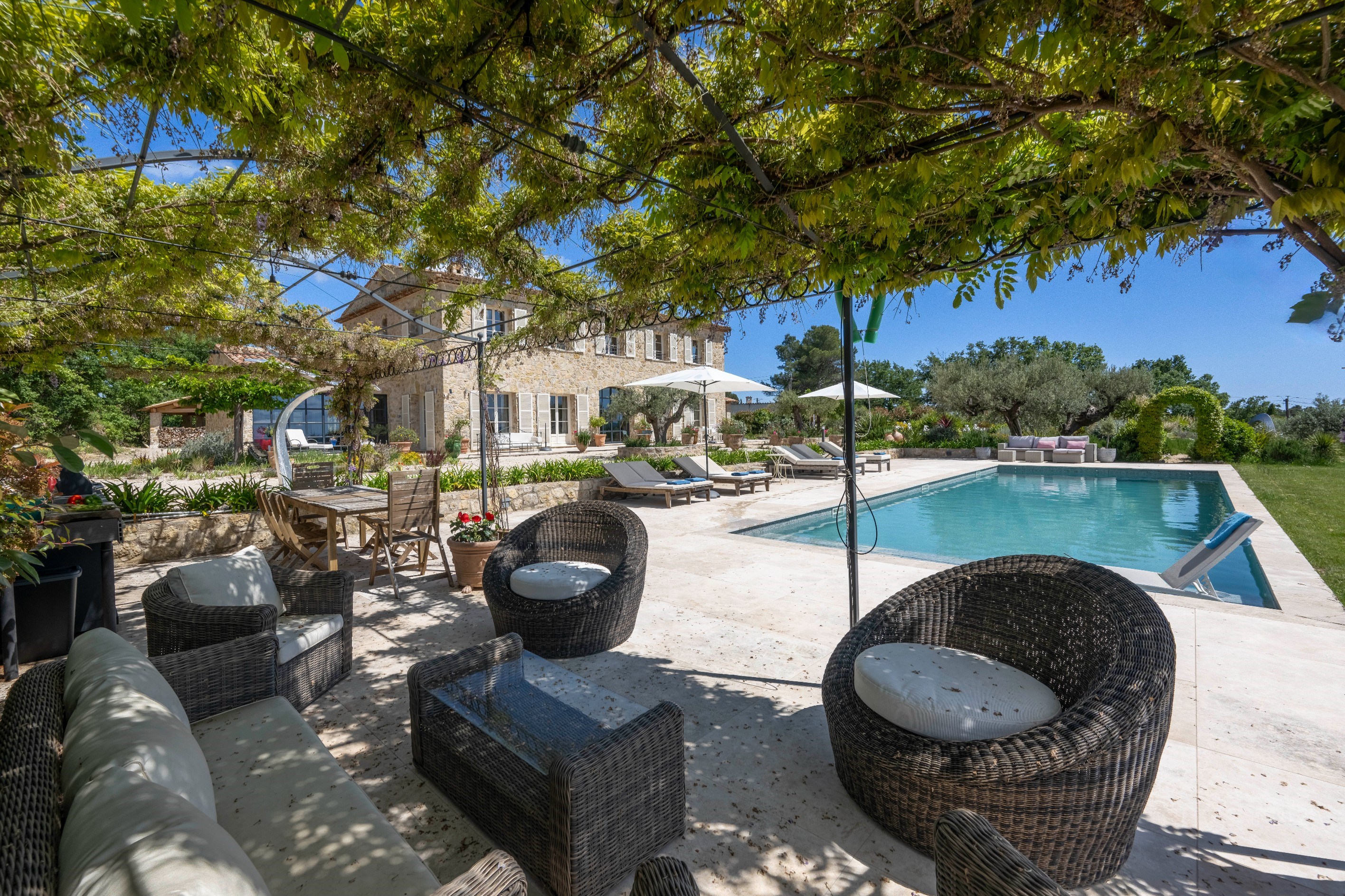  Exquisite stone bastide with panoramic views near Terre Blanche golf in Tourret… - 物件實景