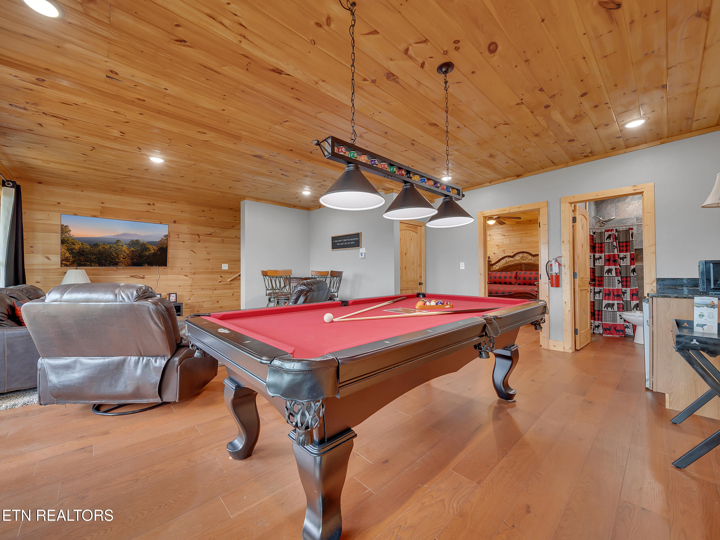 Sevierville, Tennessee, 37876, United States, 3 Bedrooms Bedrooms, ,4 BathroomsBathrooms,Residential,For Sale,1938196
