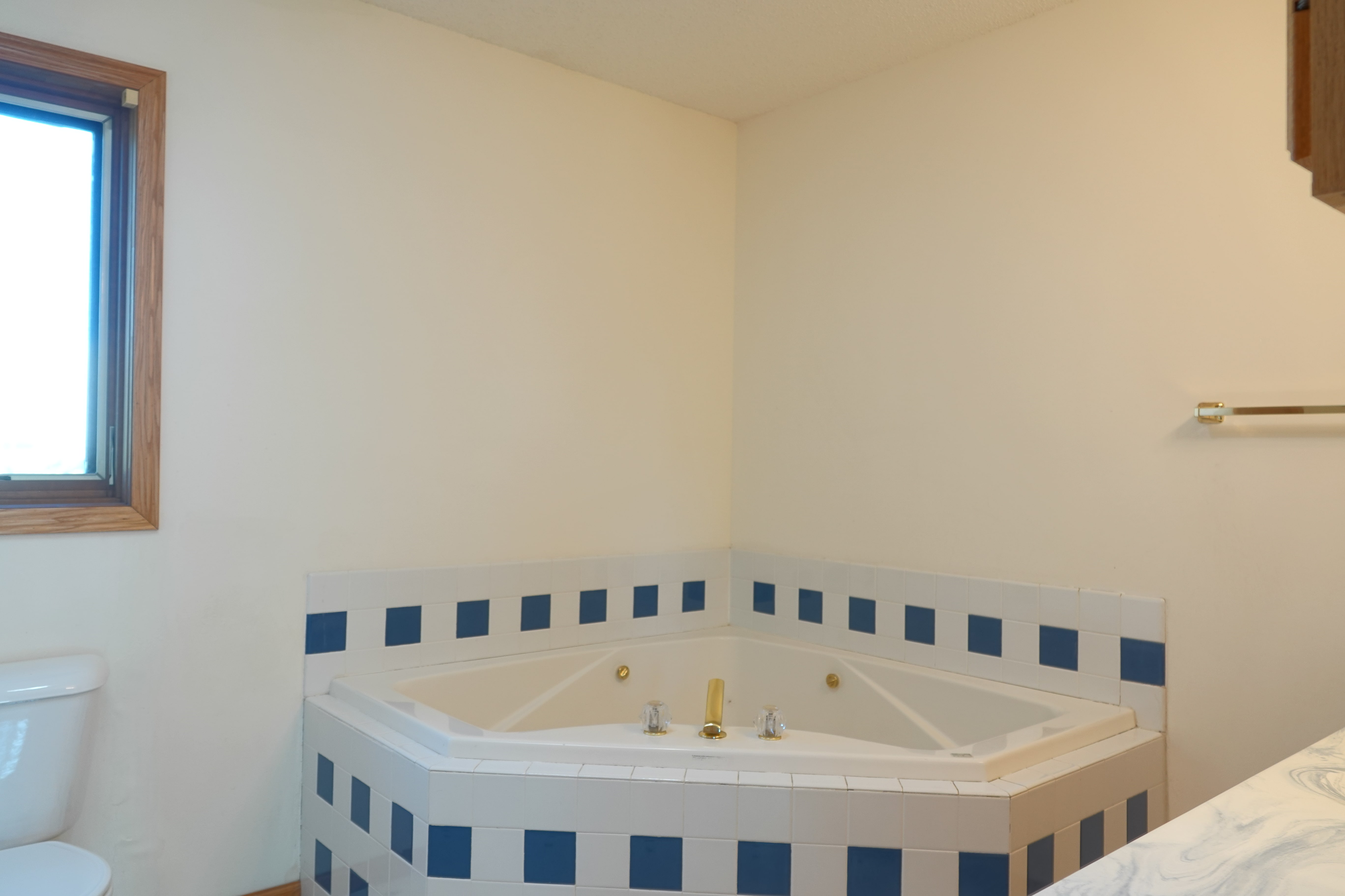 Abbotsford, Wisconsin, 54405, United States, 4 Bedrooms Bedrooms, ,4 BathroomsBathrooms,Residential,For Sale,1977625