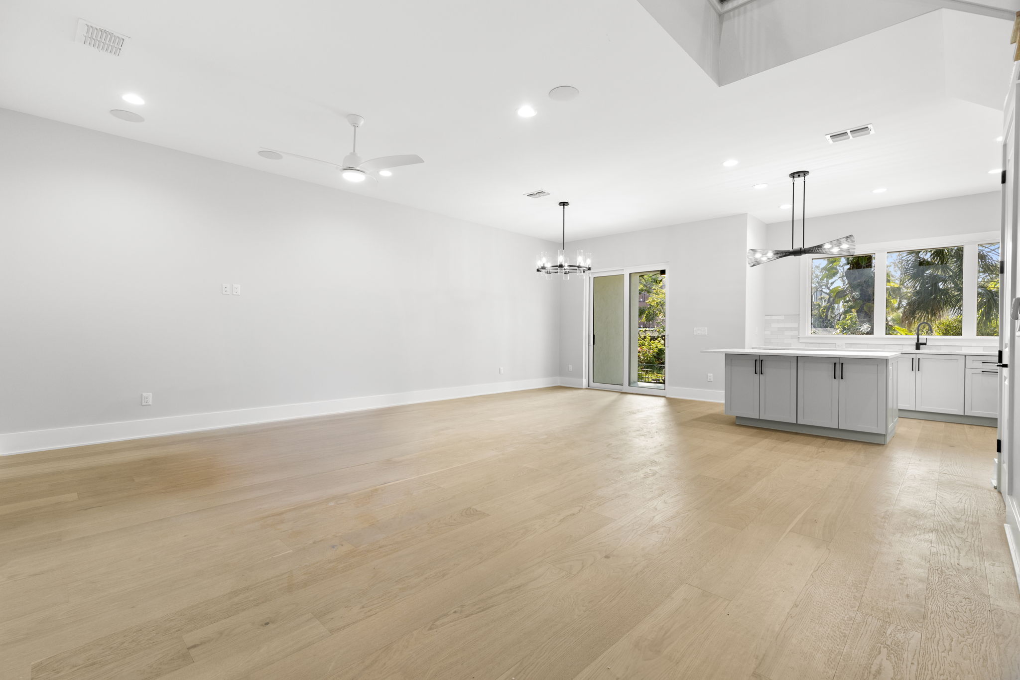 Tampa, Florida, 33609, United States, 3 Bedrooms Bedrooms, ,4 BathroomsBathrooms,Residential,For Sale,1900707