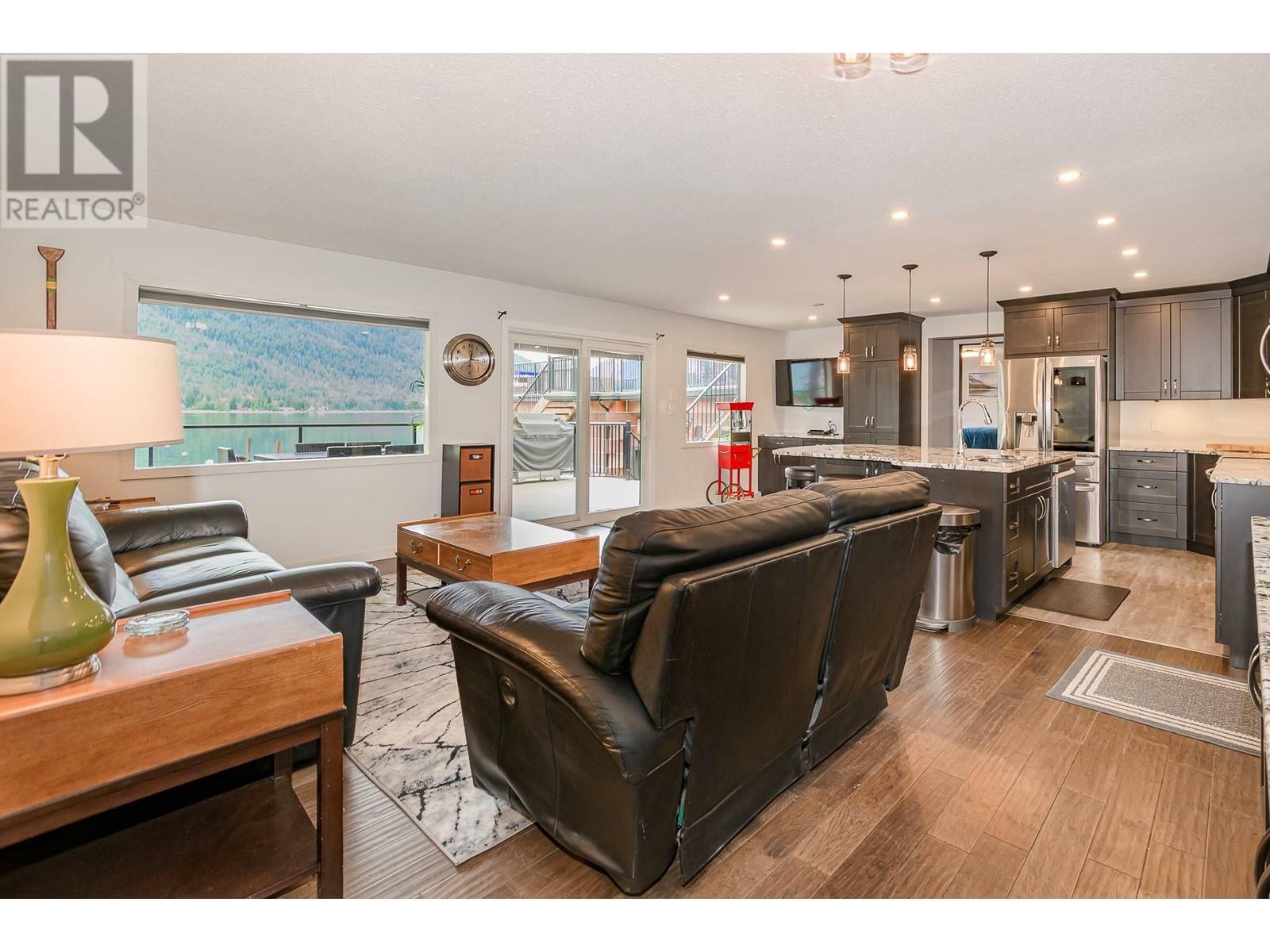 SICAMOUS, British Columbia, V0E 2V1, CA, 3 Bedrooms Bedrooms, ,3 BathroomsBathrooms,Residential,For Sale,1837122