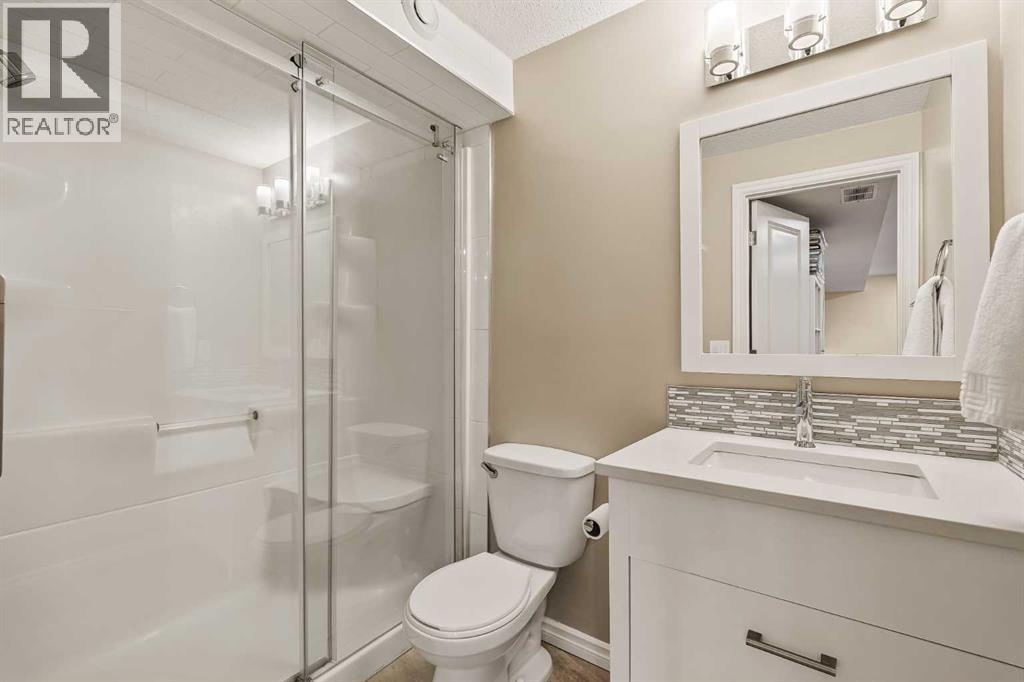 CALGARY, Alberta, T3E 2M9, CA, 2 Bedrooms Bedrooms, ,2 BathroomsBathrooms,Residential,For Sale,1949798