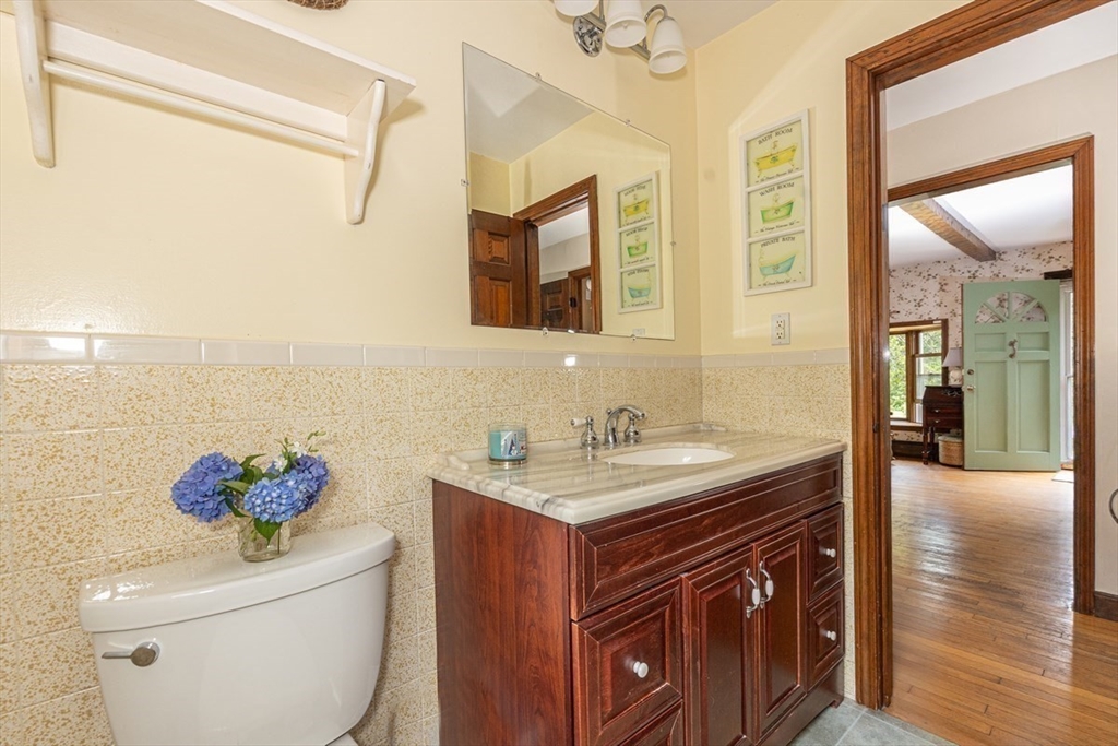 Rochester, Massachusetts, 02770, United States, 3 Bedrooms Bedrooms, ,2 BathroomsBathrooms,Residential,For Sale,1902514
