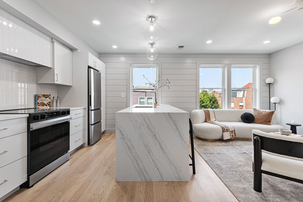 Boston, Massachusetts, 02128, United States, 1 Bedroom Bedrooms, ,2 BathroomsBathrooms,Residential,For Sale,1974152