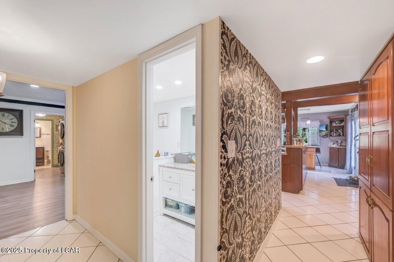 Sugarloaf, Pennsylvania, 18249, United States, 4 Bedrooms Bedrooms, ,3 BathroomsBathrooms,Residential,For Sale,1996756