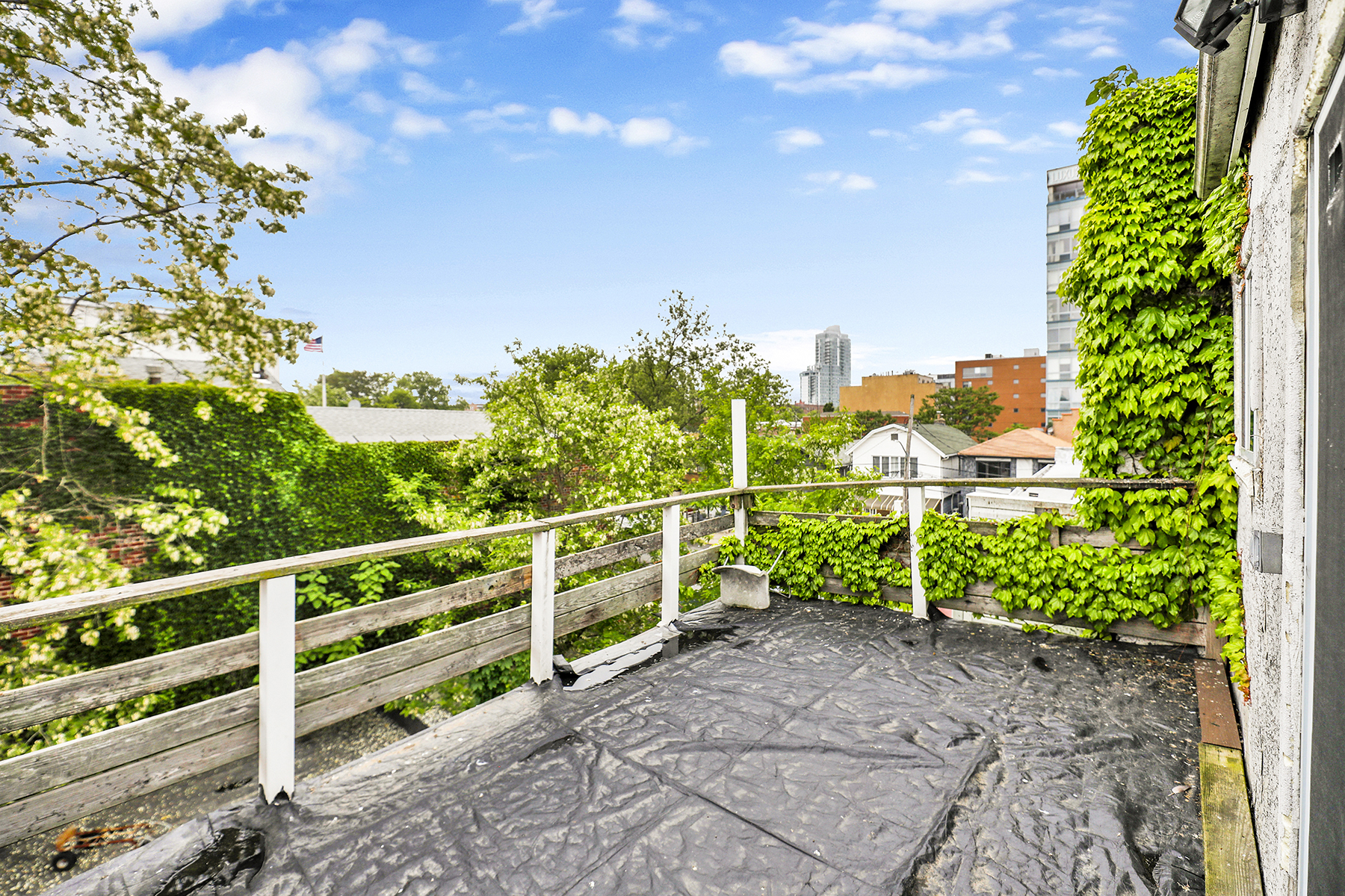 Brooklyn, New York, 11235, United States, 6 Bedrooms Bedrooms, ,3 BathroomsBathrooms,Residential,For Sale,1830542