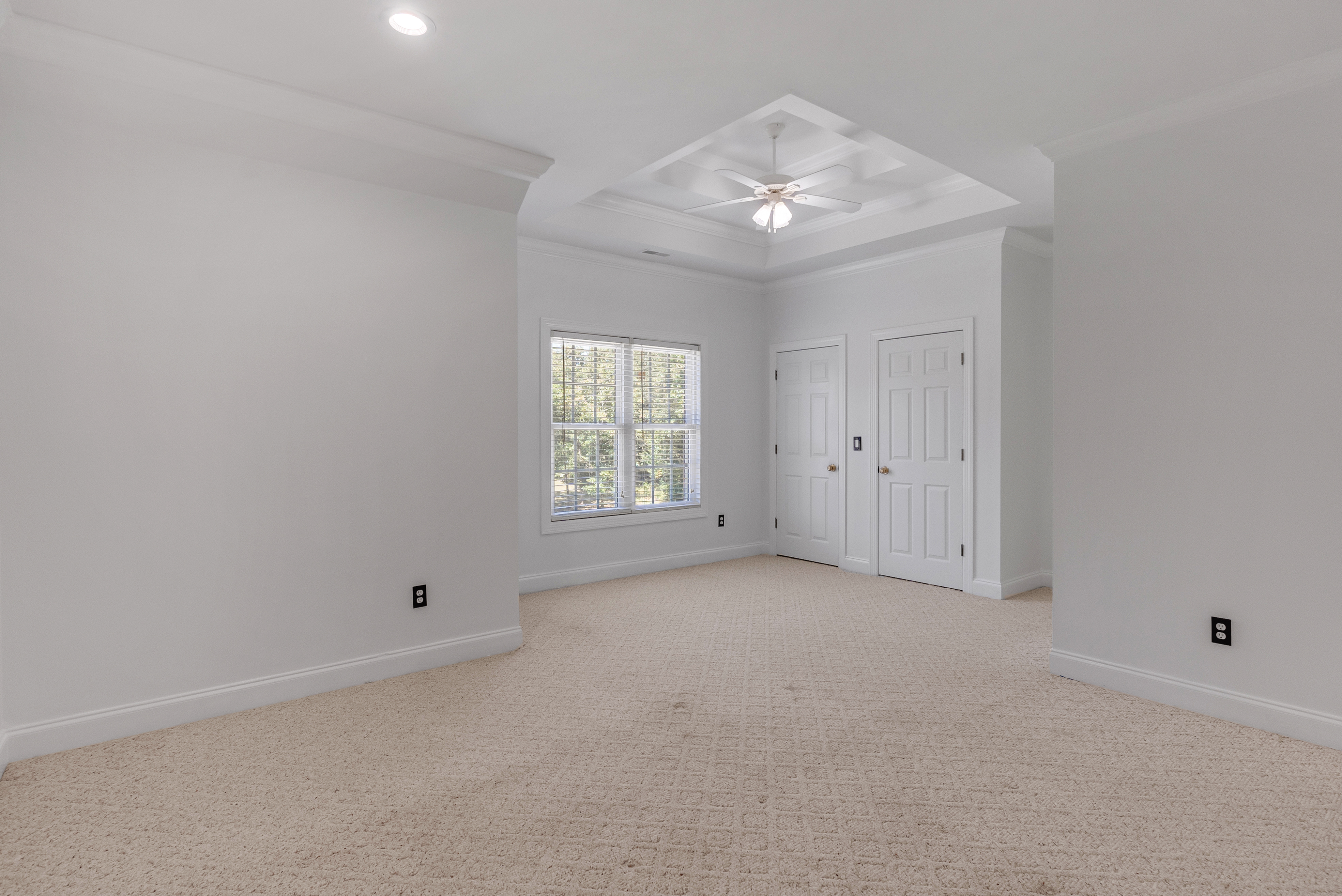 Tullahoma, Tennessee, 37388, United States, 6 Bedrooms Bedrooms, ,5 BathroomsBathrooms,Residential,For Sale,1851275