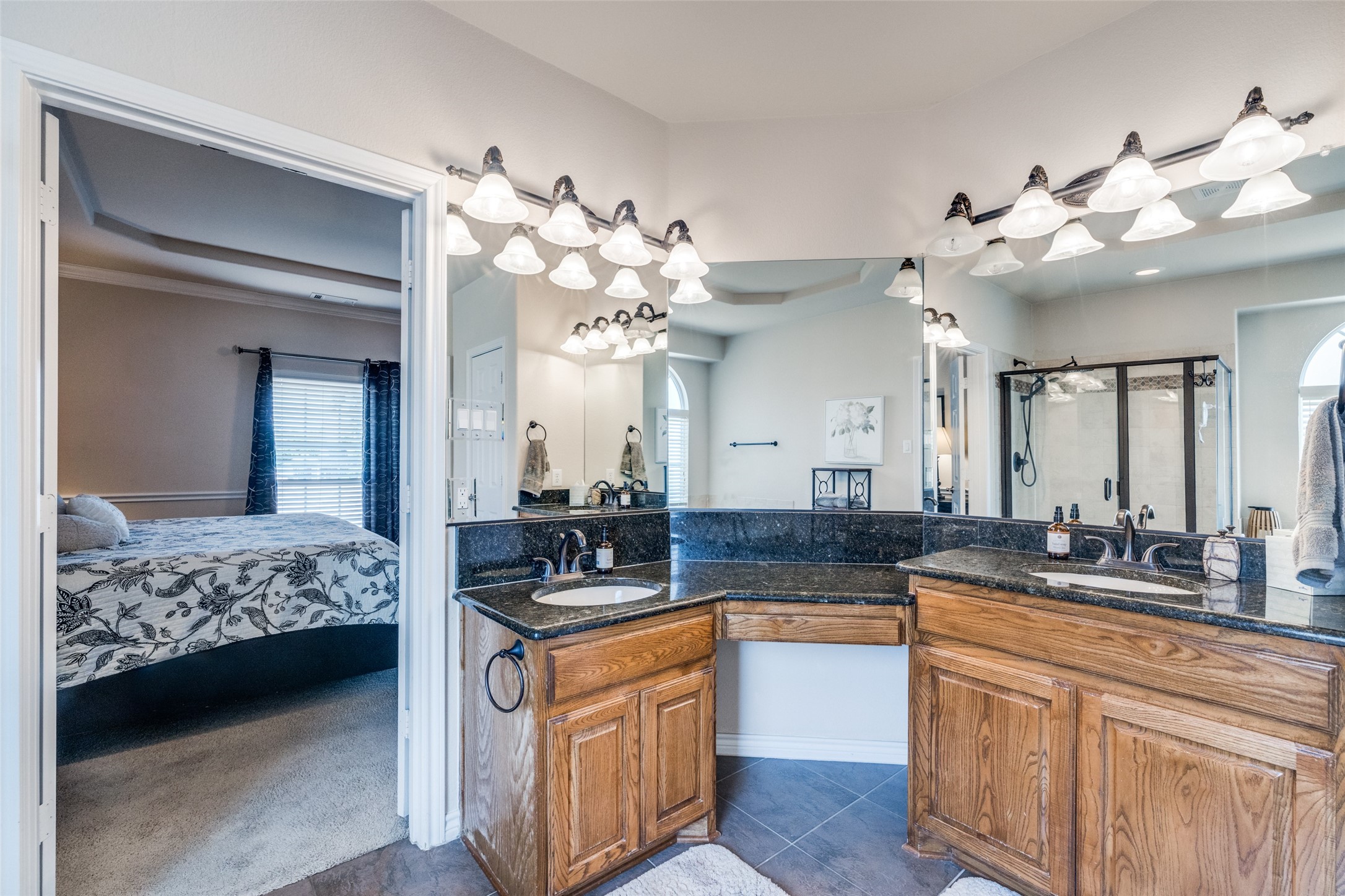 Kennedale, Texas, 76060, United States, 5 Bedrooms Bedrooms, ,4 BathroomsBathrooms,Residential,For Sale,1926987