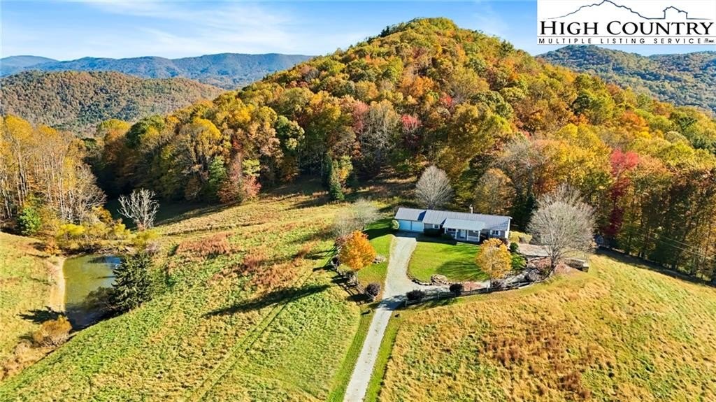 Banner Elk, North Carolina, 28604, United States, 2 Bedrooms Bedrooms, ,2 BathroomsBathrooms,Residential,For Sale,1977010