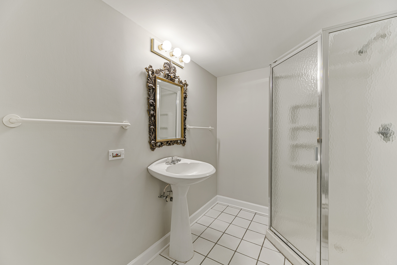Glenview, Illinois, 60026, United States, 5 Bedrooms Bedrooms, ,4 BathroomsBathrooms,Residential,For Sale,1951003
