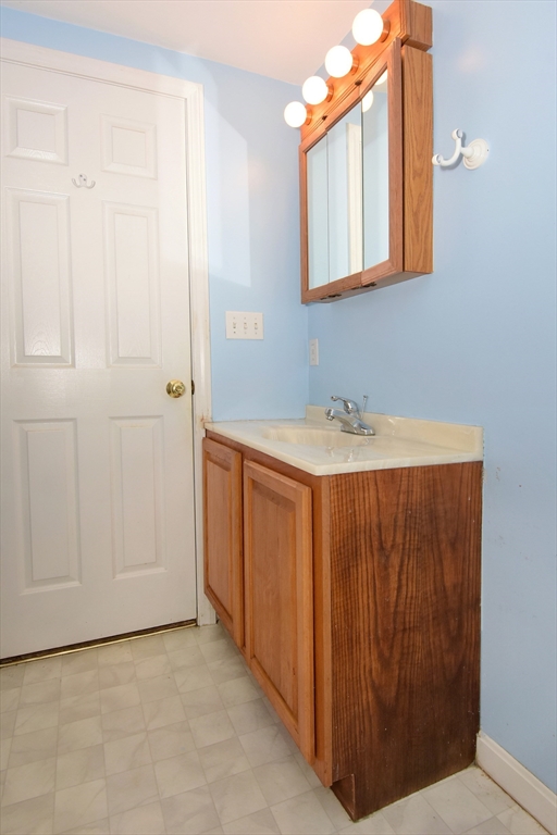Worcester, Massachusetts, 01602, United States, 3 Bedrooms Bedrooms, ,2 BathroomsBathrooms,Residential,For Sale,1902037