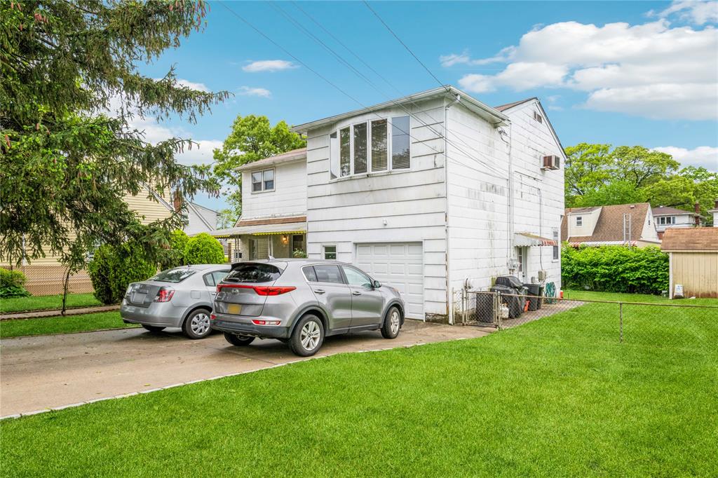 Elmont, New York, 11003, United States, 5 Bedrooms Bedrooms, ,2 BathroomsBathrooms,Residential,For Sale,1928943