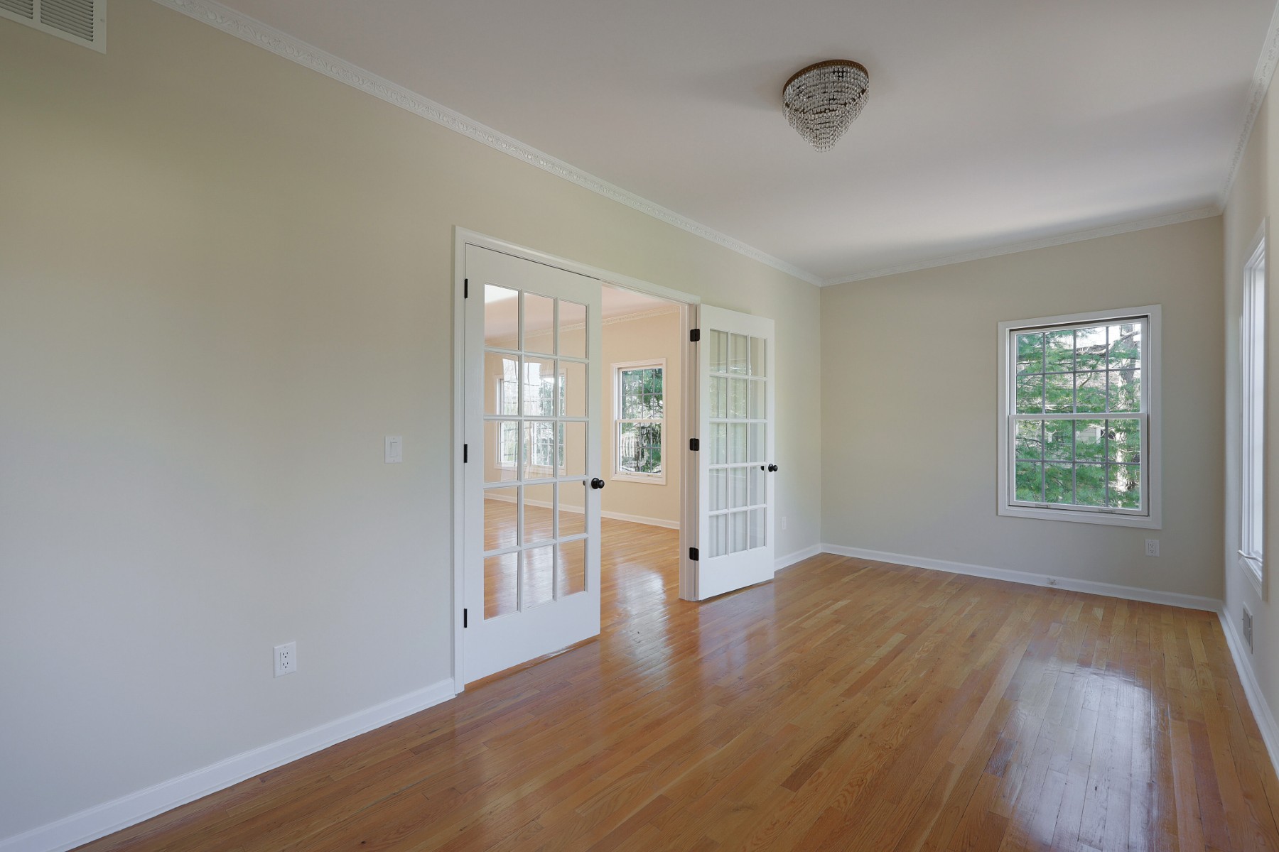  Impressive Seven Bedroom Colonial Offer Privacy and Practicality - 物件實景