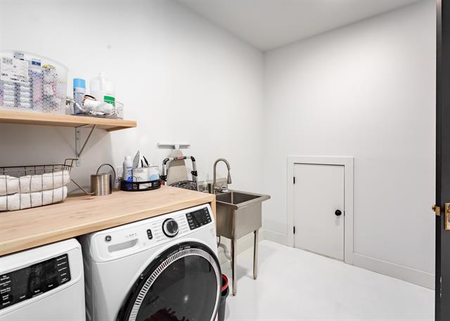 Florence, Alabama, 35630, United States, 4 Bedrooms Bedrooms, ,4 BathroomsBathrooms,Residential,For Sale,1988218