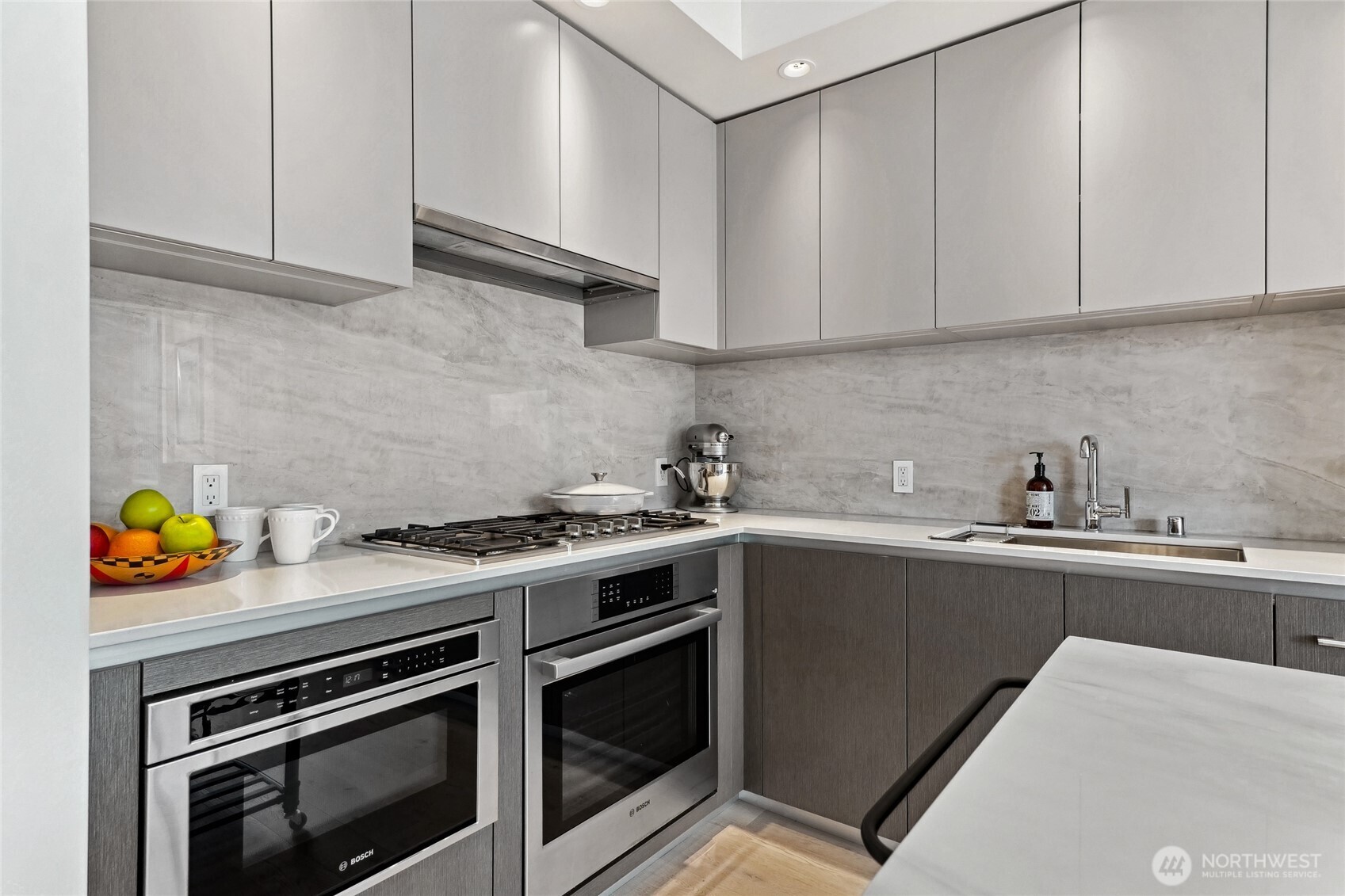 Seattle, Washington, 98121, United States, 1 Bedroom Bedrooms, ,Residential,For Sale,1826957