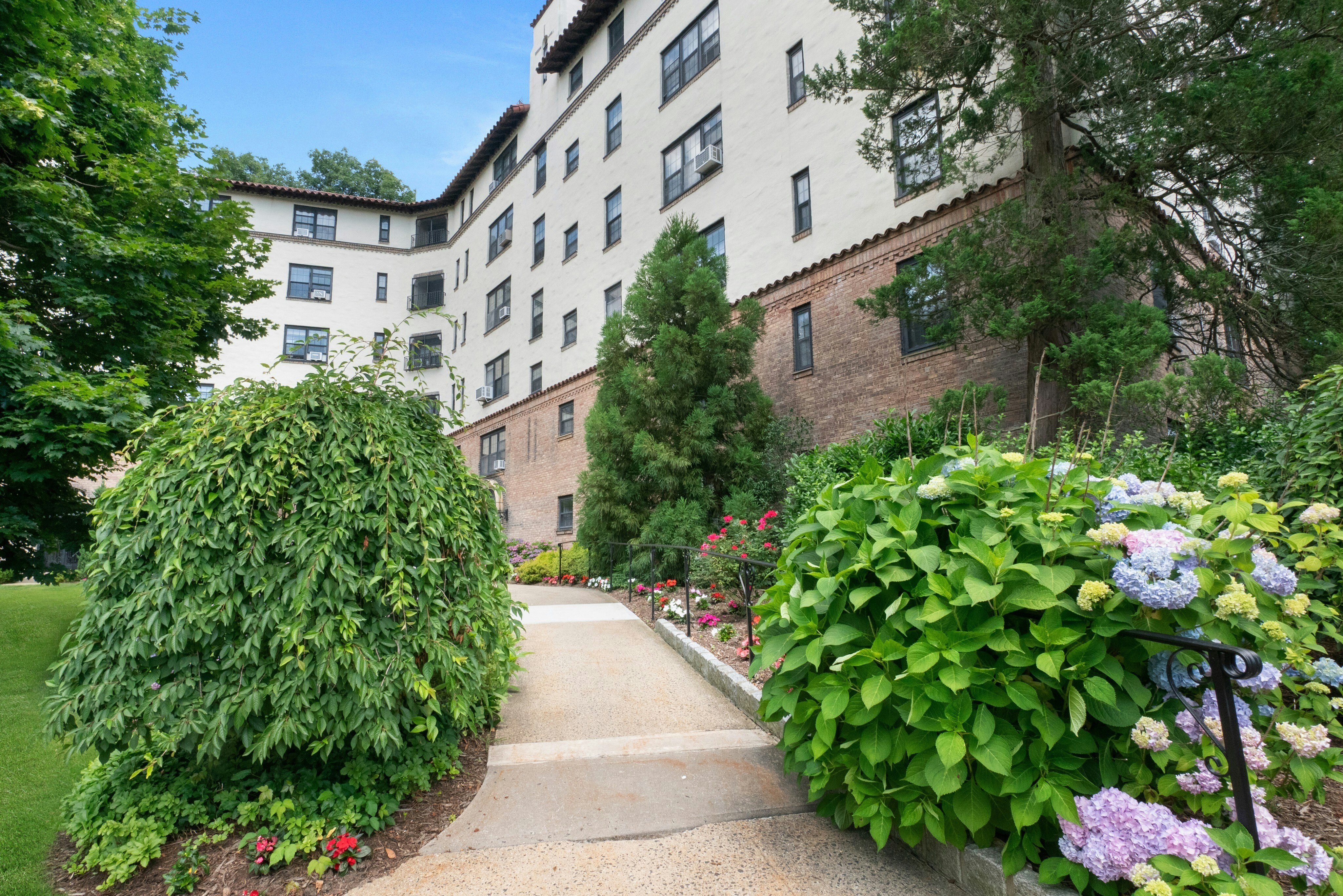  Tucked into a quiet section of the complex is this bright and inviting 1-BR - 物件實景