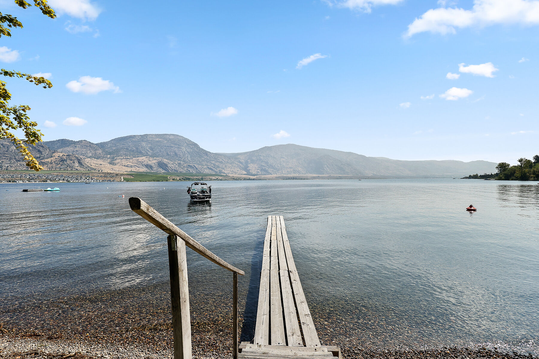  200 Feet of Lakefront - 物件實景