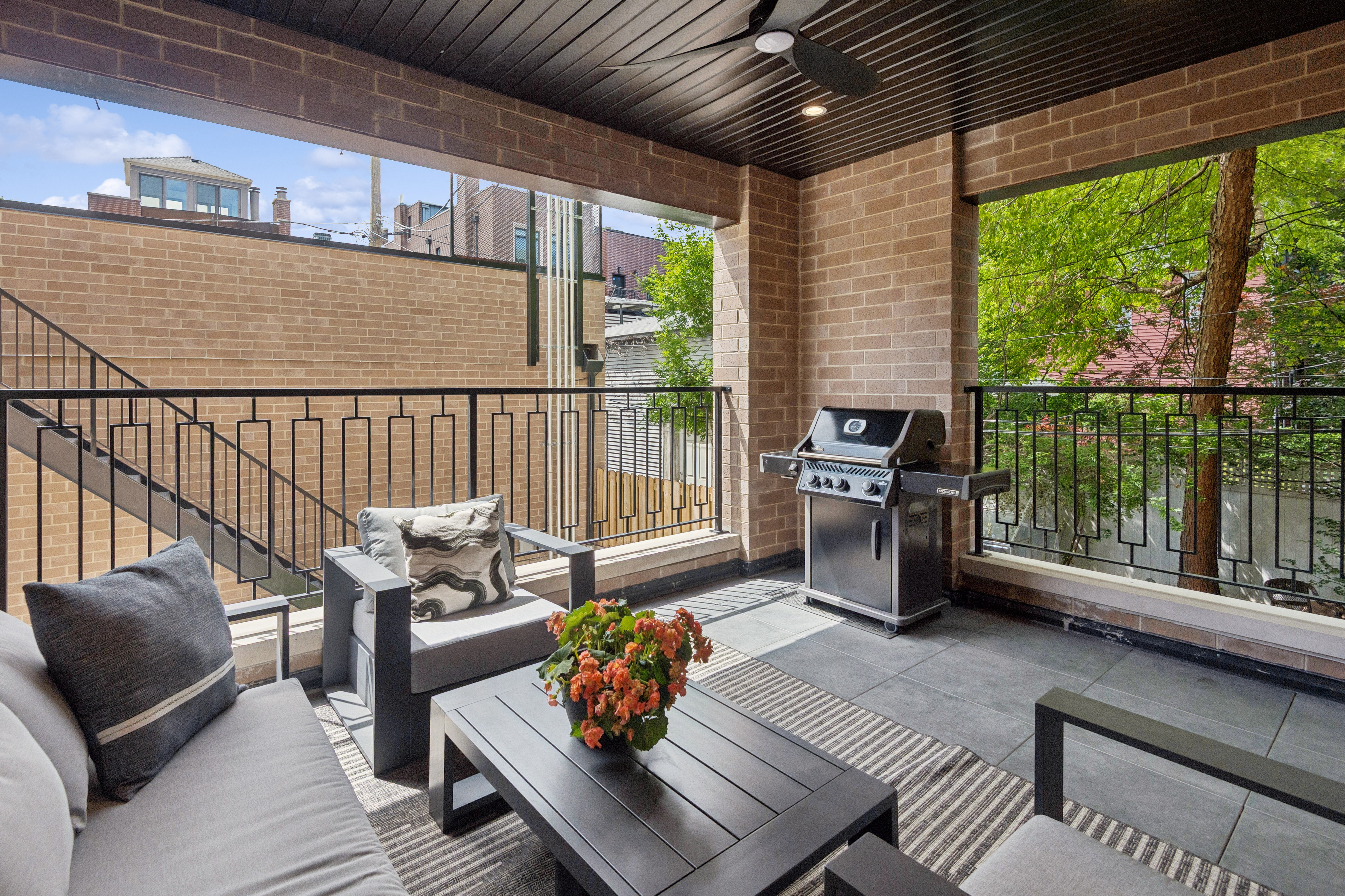  Welcome to this Exceptional Duplex Residence in theHheart of Lincoln Park - 物件實景