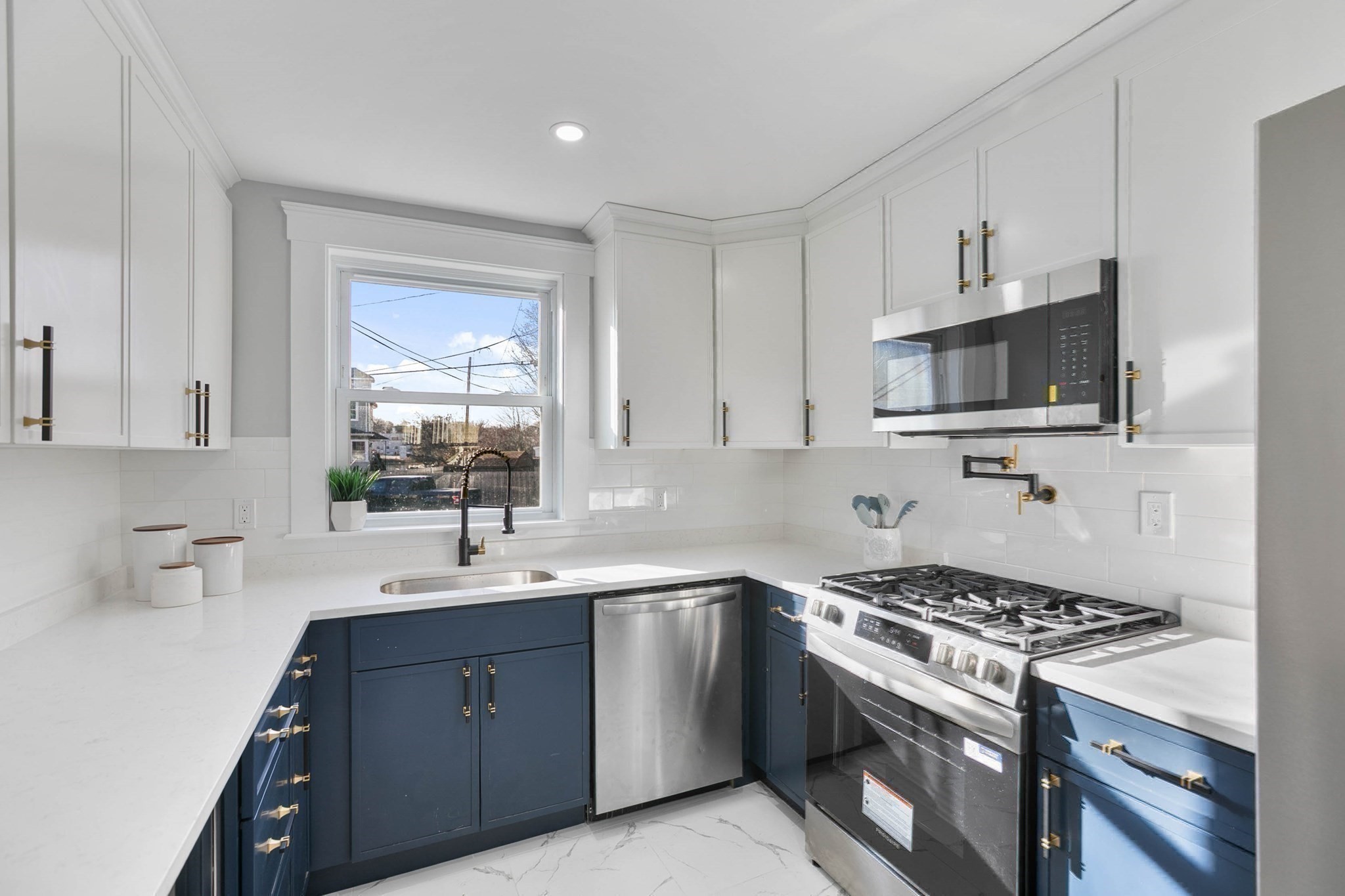 Lynn, Massachusetts, 01904, United States, 3 Bedrooms Bedrooms, ,2 BathroomsBathrooms,Residential,For Sale,2005585