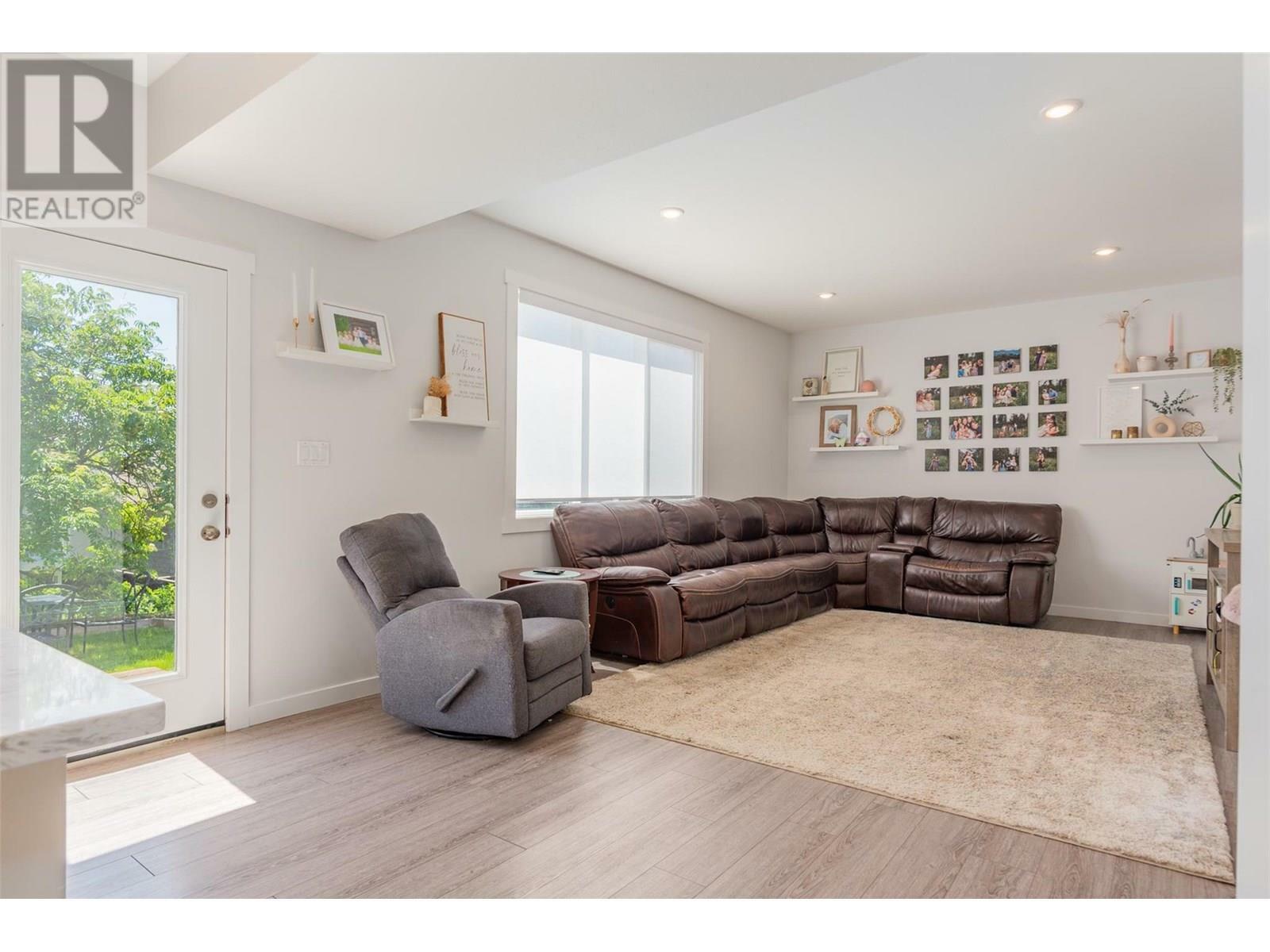 CASTLEGAR, British Columbia, V1N 4X8, CA, 6 Bedrooms Bedrooms, ,3 BathroomsBathrooms,Residential,For Sale,1883021