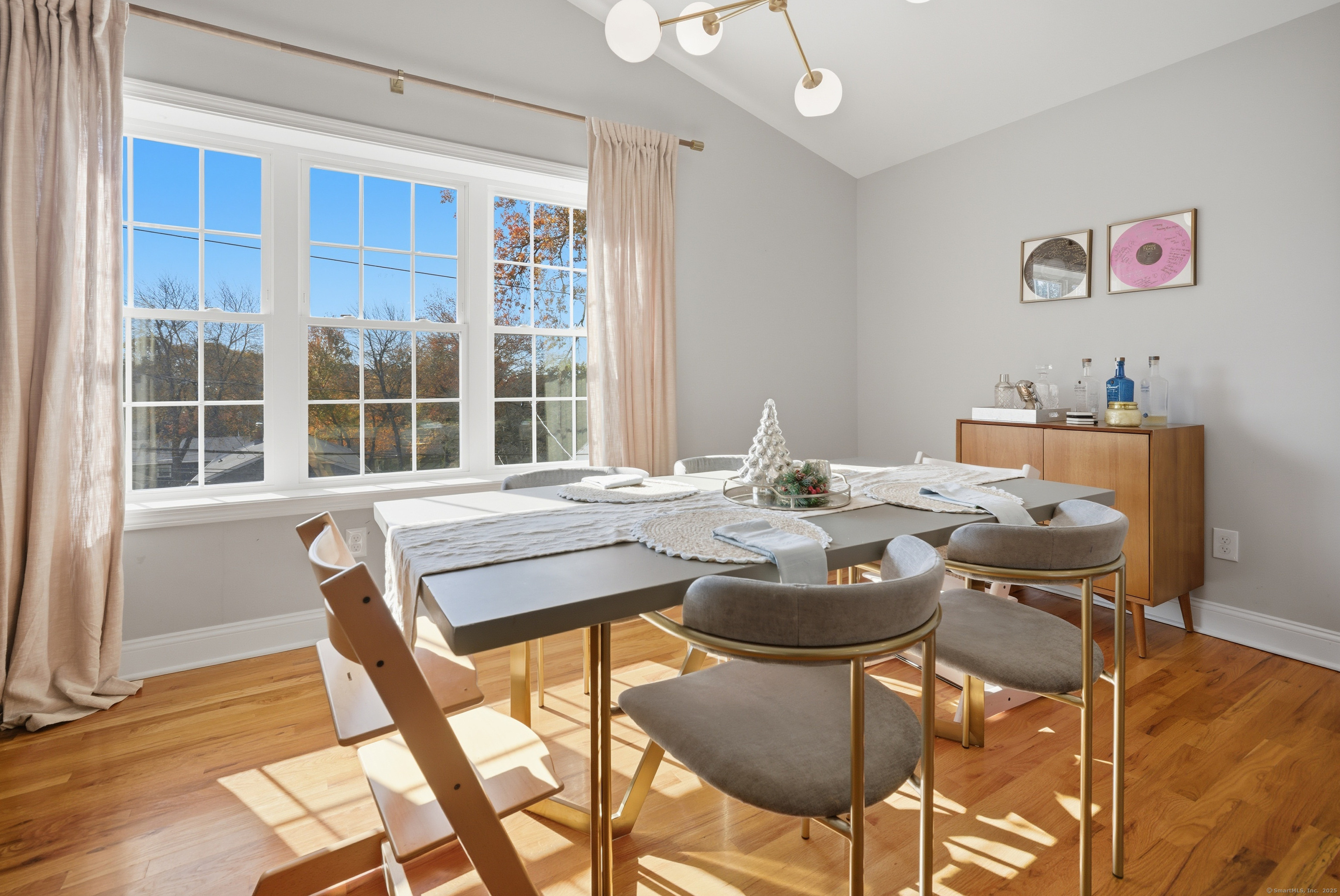 Milford, Connecticut, 06460, United States, 3 Bedrooms Bedrooms, ,3 BathroomsBathrooms,Residential,For Sale,1987930