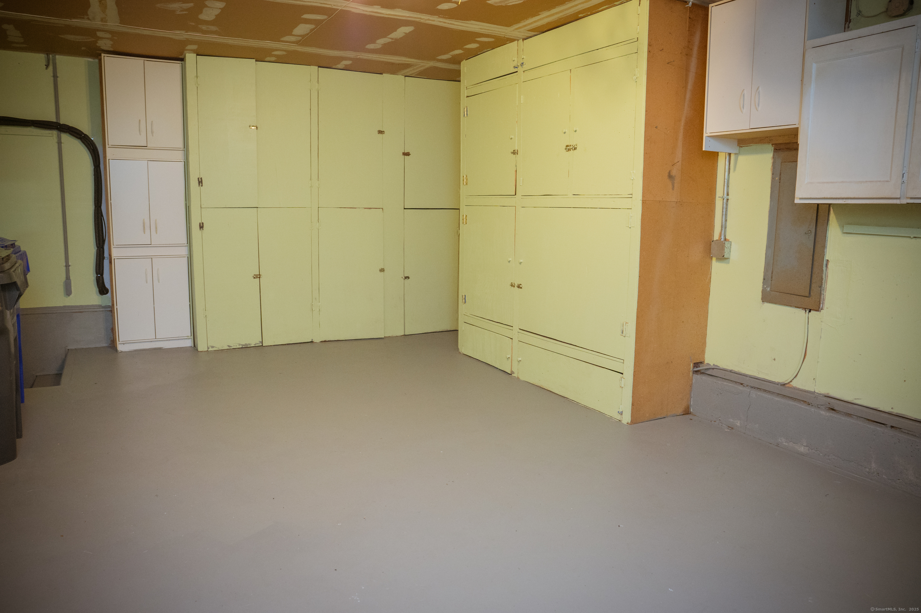 Branford, Connecticut, 06405, United States, 3 Bedrooms Bedrooms, ,2 BathroomsBathrooms,Residential,For Sale,1907106