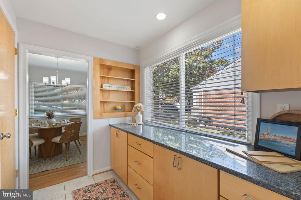 Takoma Park, Maryland, 20912, United States, 2 Bedrooms Bedrooms, ,2 BathroomsBathrooms,Residential,For Sale,1974718