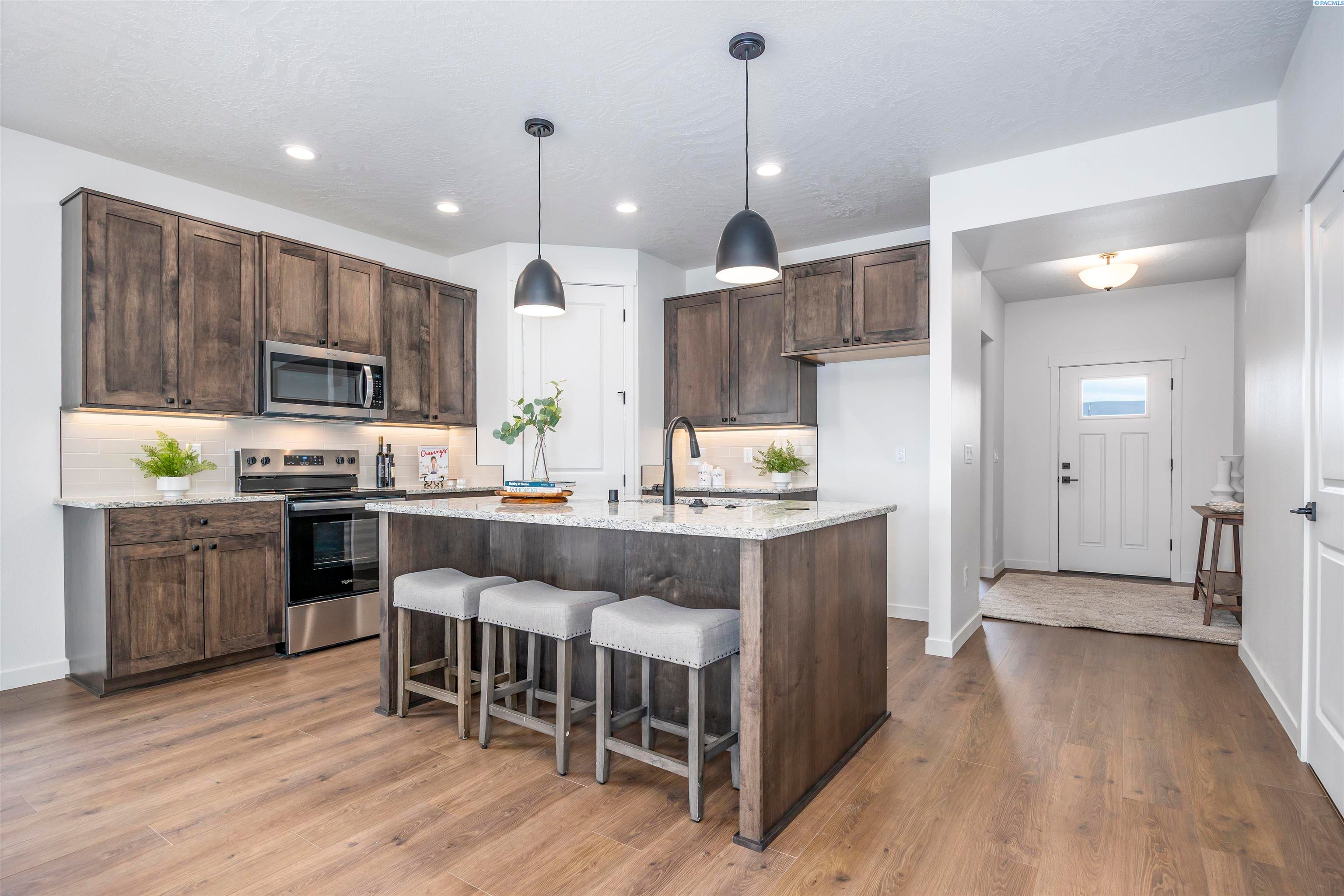 Prosser, Washington, 99350, United States, 4 Bedrooms Bedrooms, ,1 BathroomBathrooms,Residential,For Sale,1977826