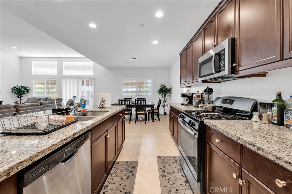 Victorville, California, 92394, United States, 5 Bedrooms Bedrooms, ,4 BathroomsBathrooms,Residential,For Sale,2048020