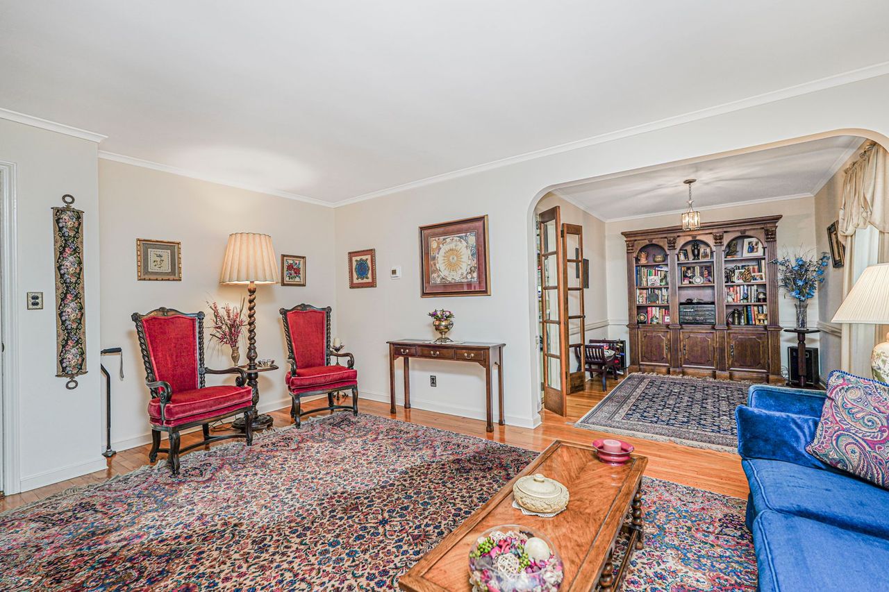 Staten Island, New York, 10302, United States, 5 Bedrooms Bedrooms, ,2 BathroomsBathrooms,Residential,For Sale,1914659