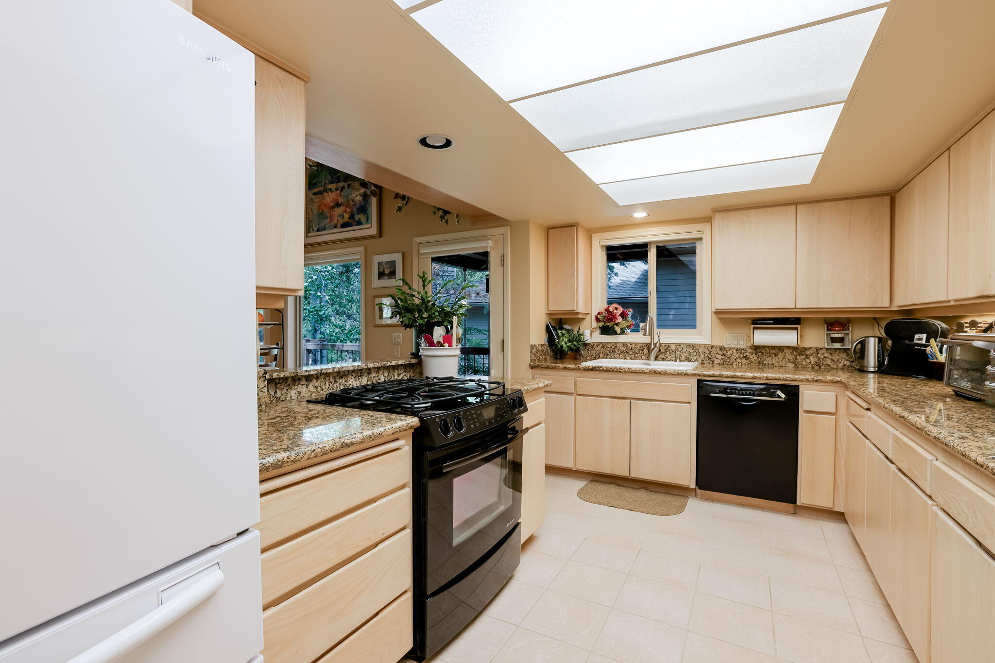 Bend, Oregon, 97703, United States, 3 Bedrooms Bedrooms, ,3 BathroomsBathrooms,Residential,For Sale,1911486