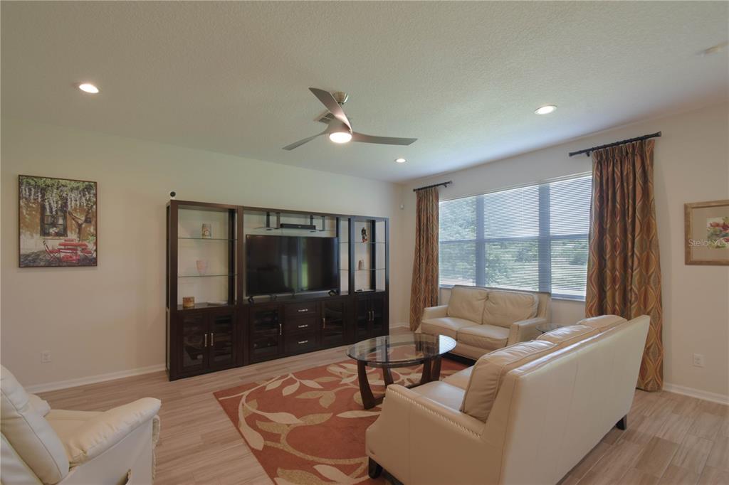 Apopka, Florida, 32703, United States, 4 Bedrooms Bedrooms, ,3 BathroomsBathrooms,Residential,For Sale,1828228