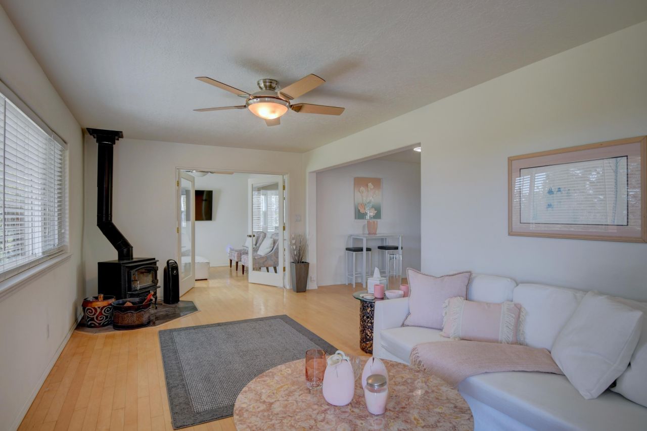 Edgewood, New Mexico, 87015, United States, 3 Bedrooms Bedrooms, ,2 BathroomsBathrooms,Residential,For Sale,1890562
