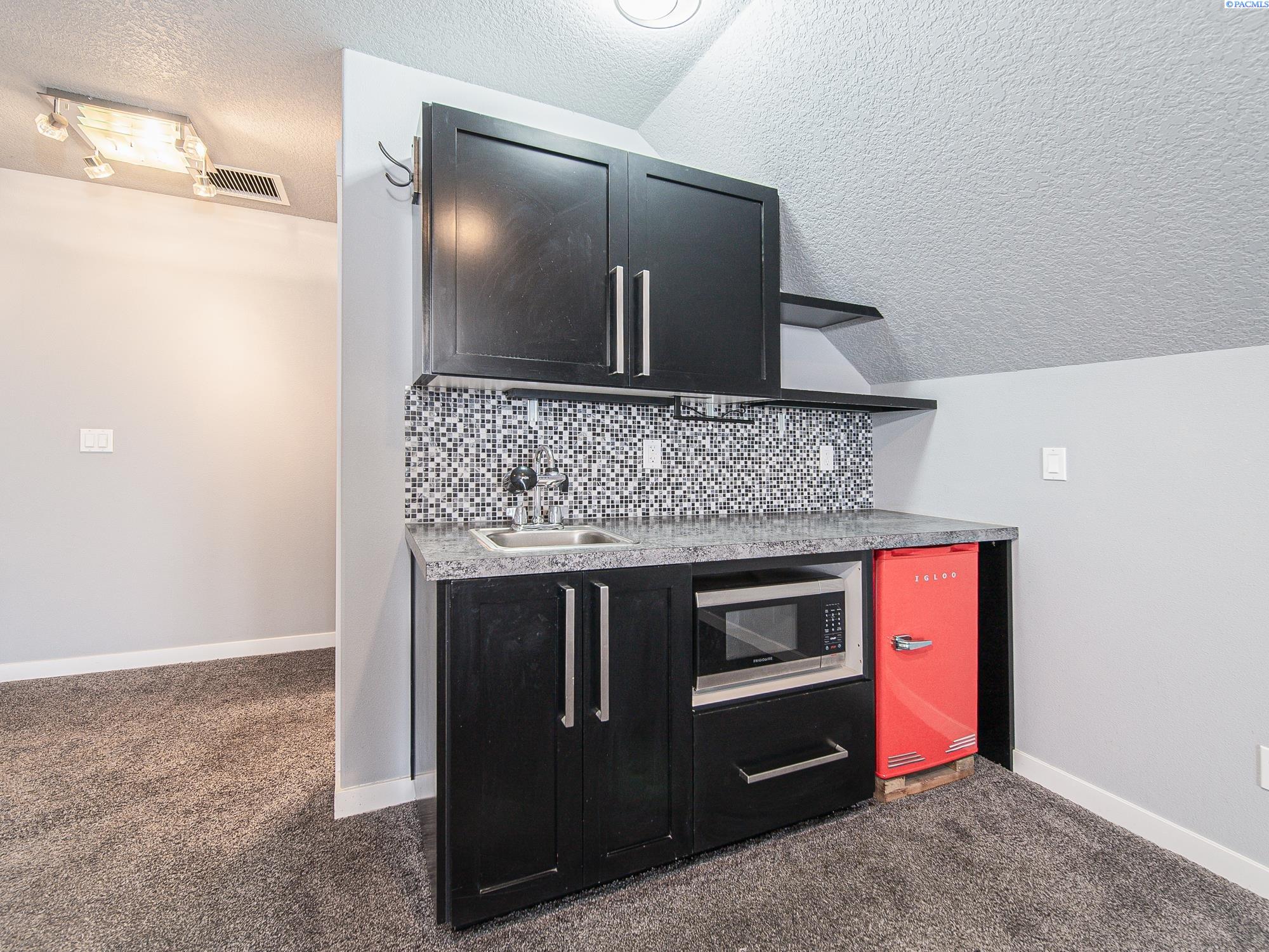 Pasco, Washington, 99301, United States, 4 Bedrooms Bedrooms, ,3 BathroomsBathrooms,Residential,For Sale,1933417