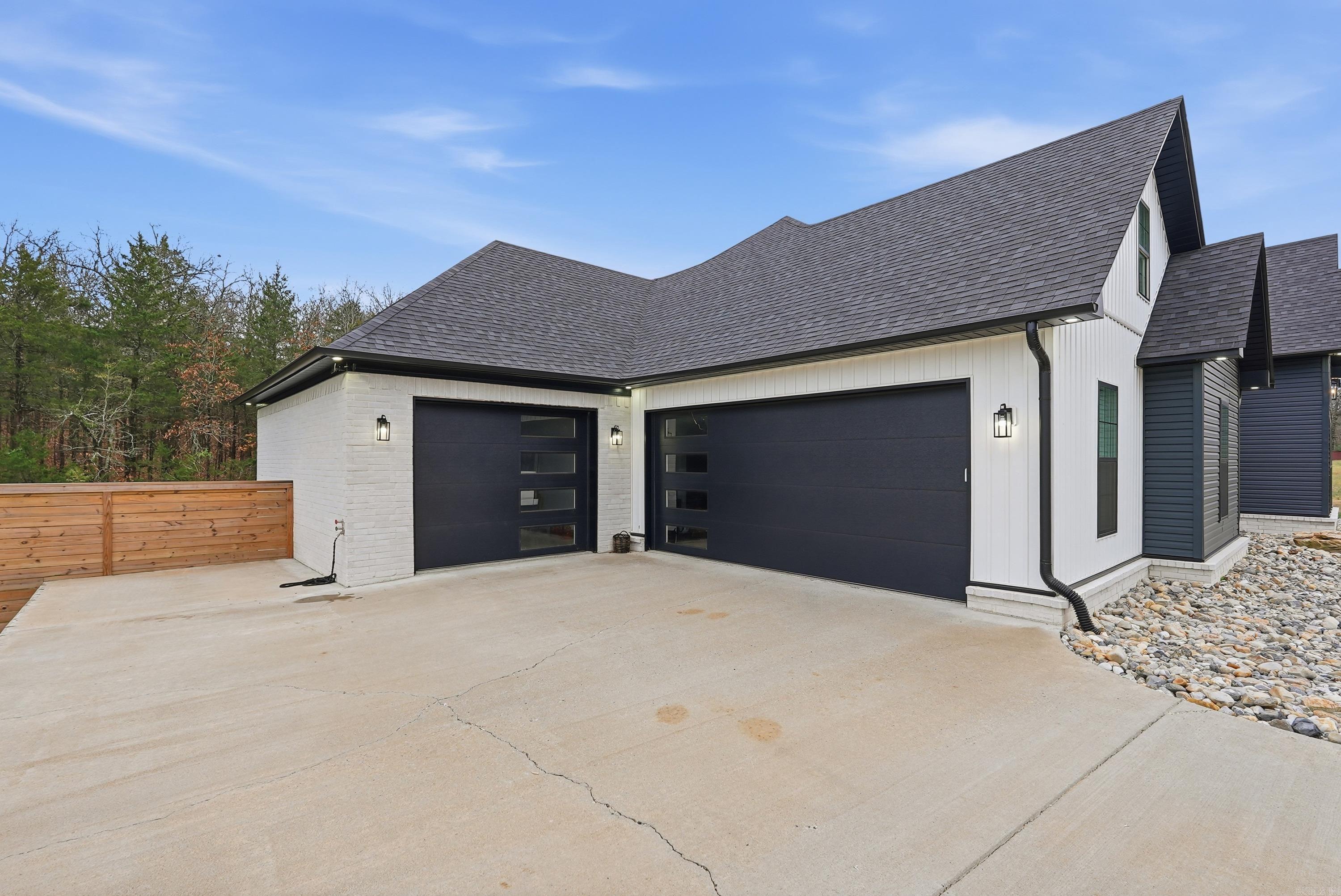 Morrilton, Arkansas, 72110, United States, 3 Bedrooms Bedrooms, ,4 BathroomsBathrooms,Residential,For Sale,2003394