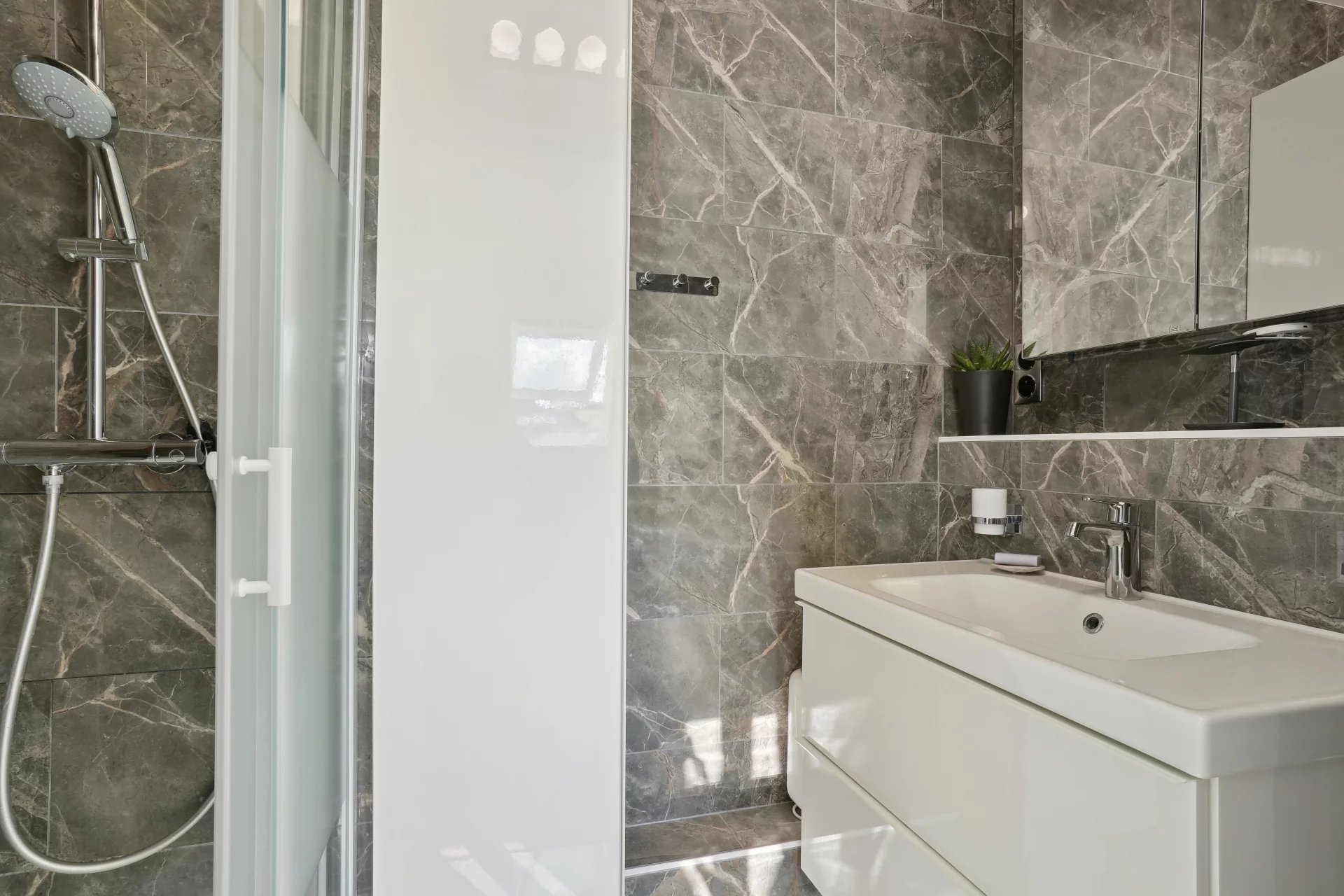 Paris 9th, Île-de-France, 75009, FR, 1 Bedroom Bedrooms, ,2 BathroomsBathrooms,Residential,For Sale,1472764