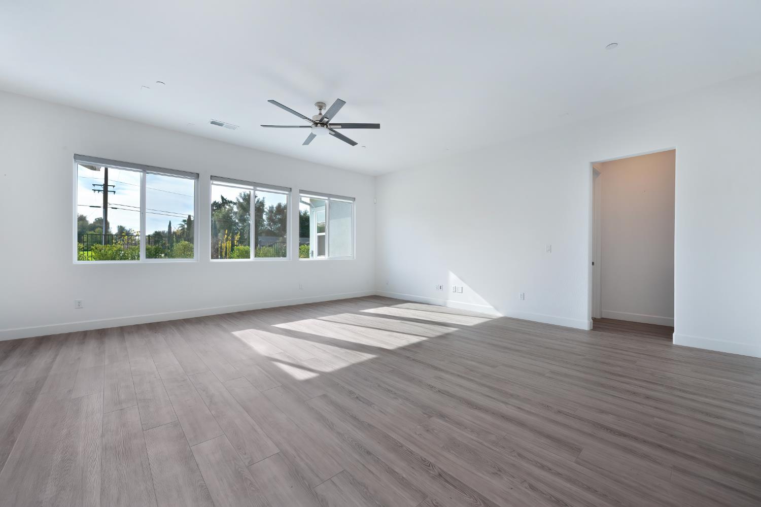 Roseville, California, 95747, United States, 4 Bedrooms Bedrooms, ,4 BathroomsBathrooms,Residential,For Sale,1992933