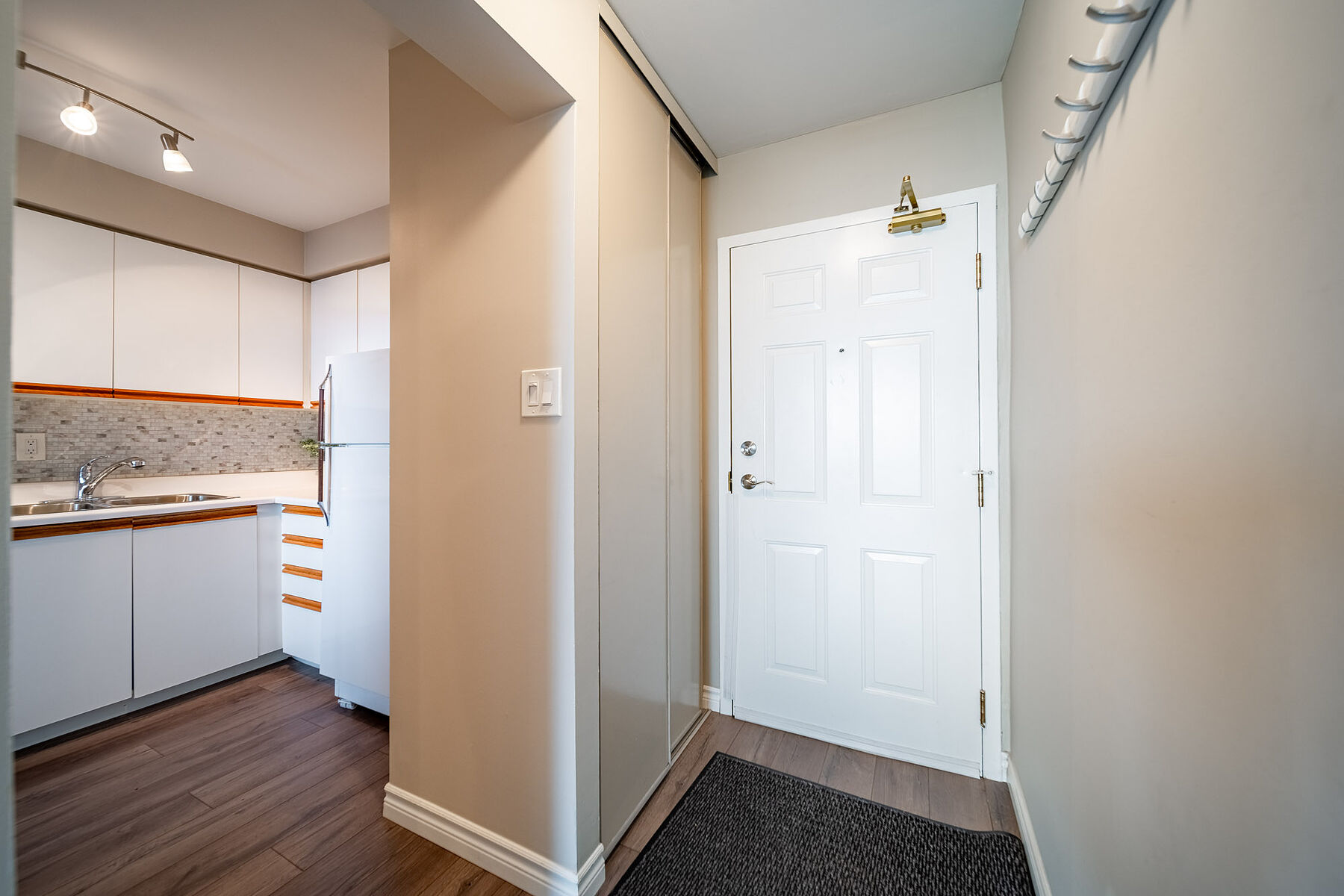  Downtown Burlington Condo - 物件實景