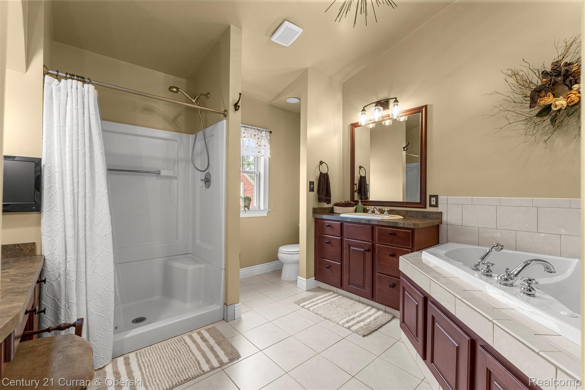 Allen Park, Michigan, 48101, United States, 4 Bedrooms Bedrooms, ,4 BathroomsBathrooms,Residential,For Sale,1982178